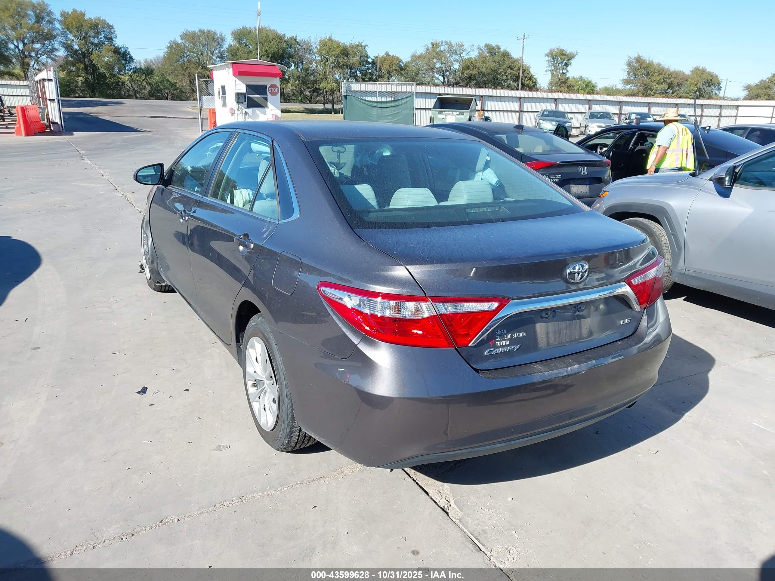 TOYOTA CAMRY image 3