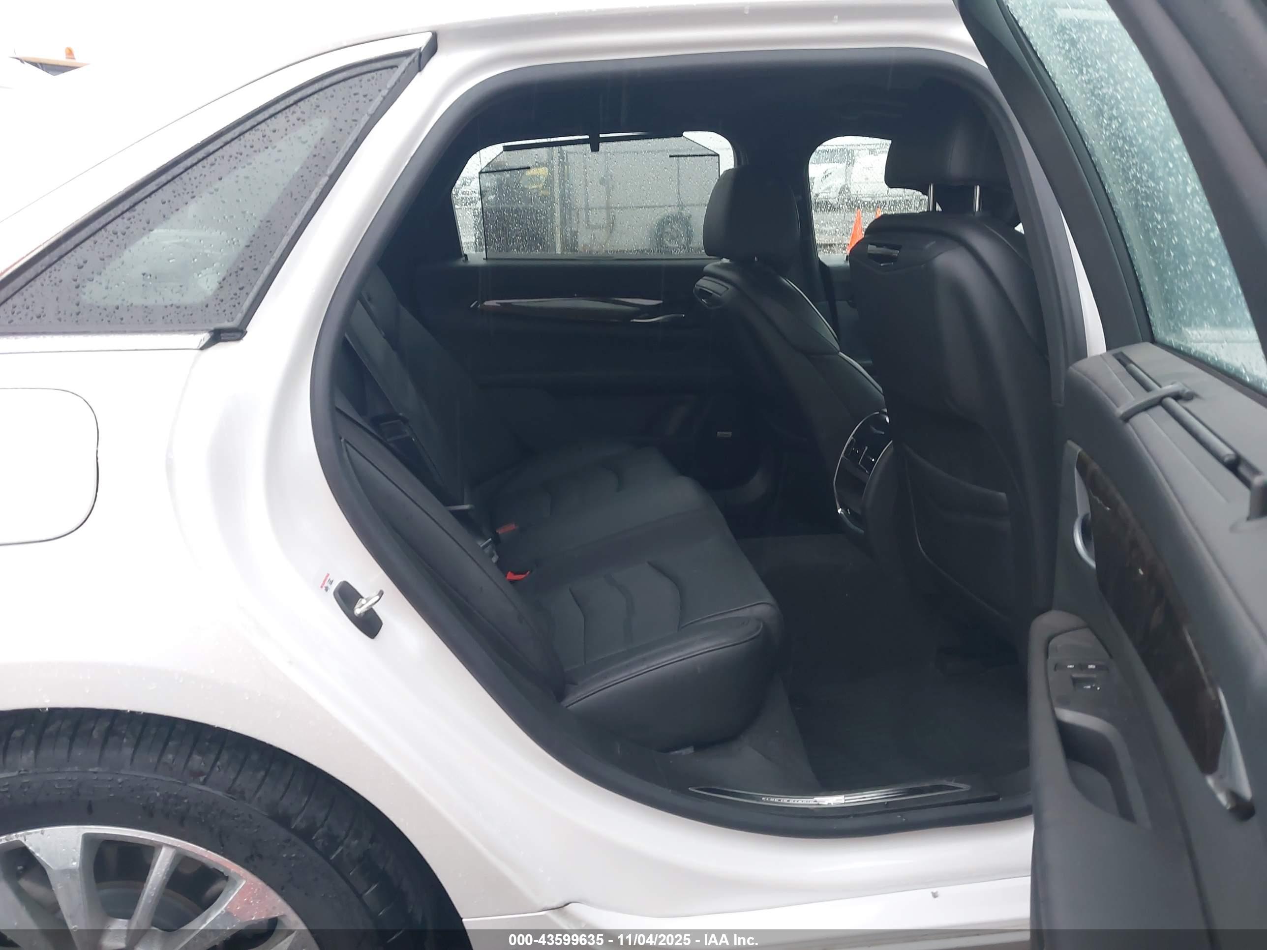CADILLAC CT6 image 8