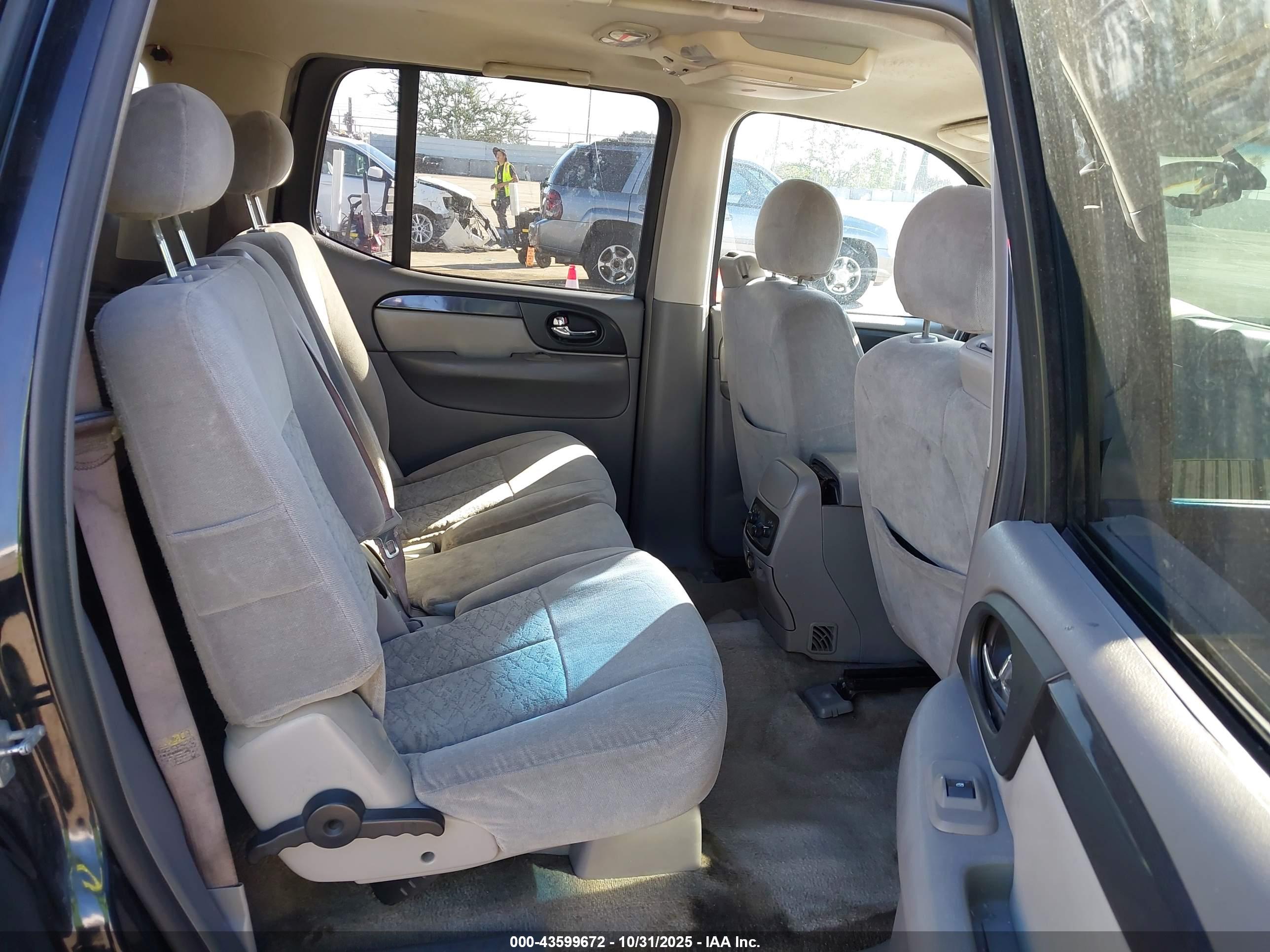 GMC ENVOY image 8