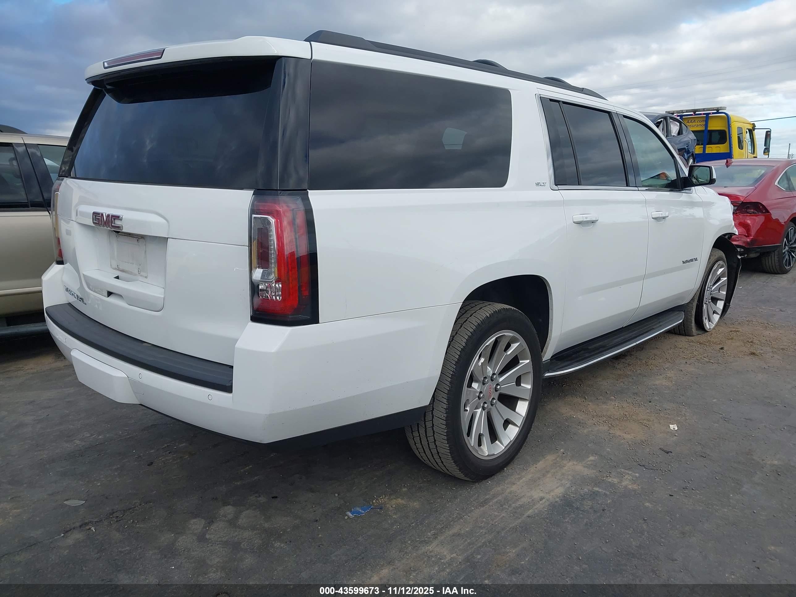 GMC YUKON image 4