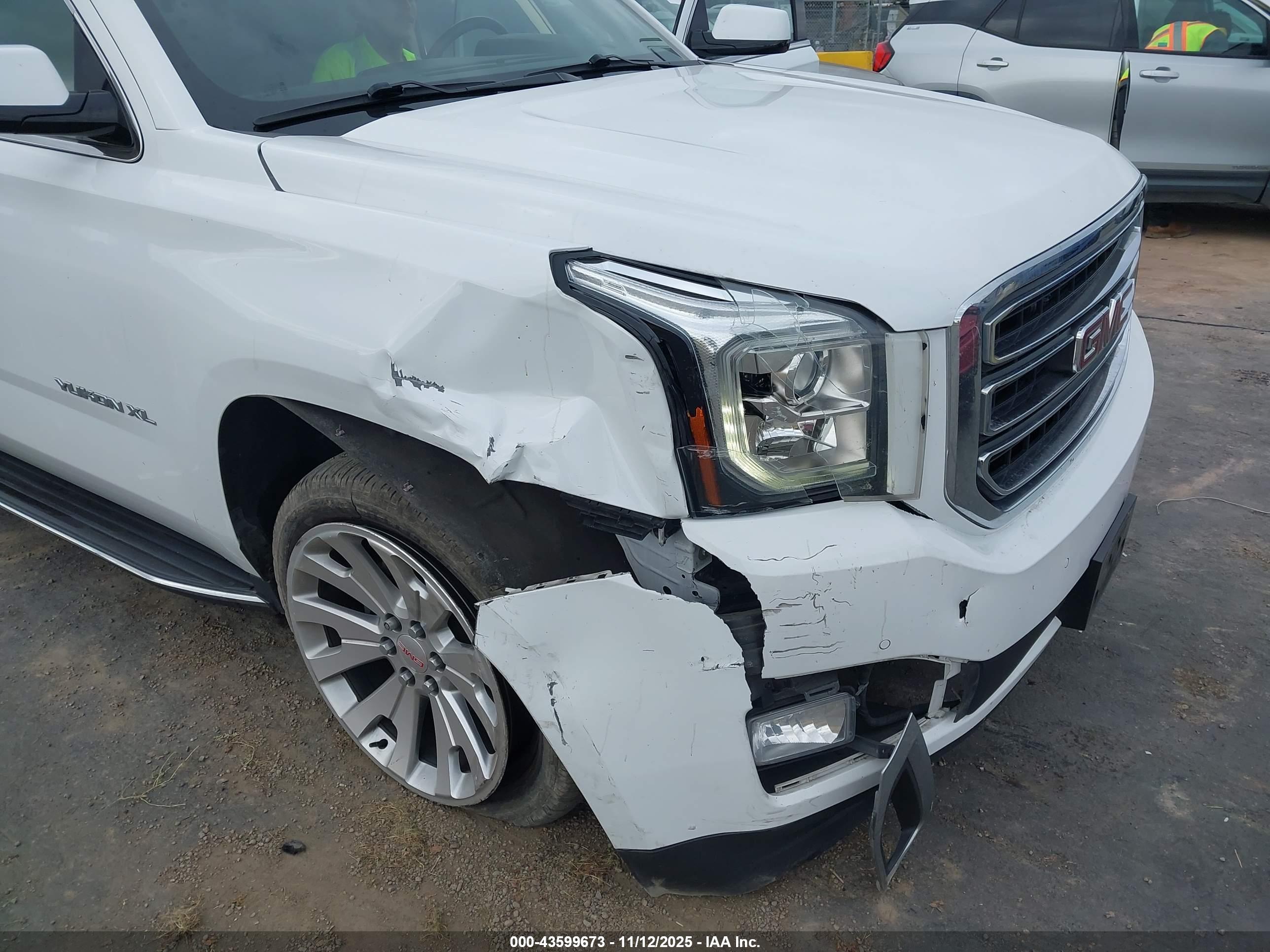 GMC YUKON image 6