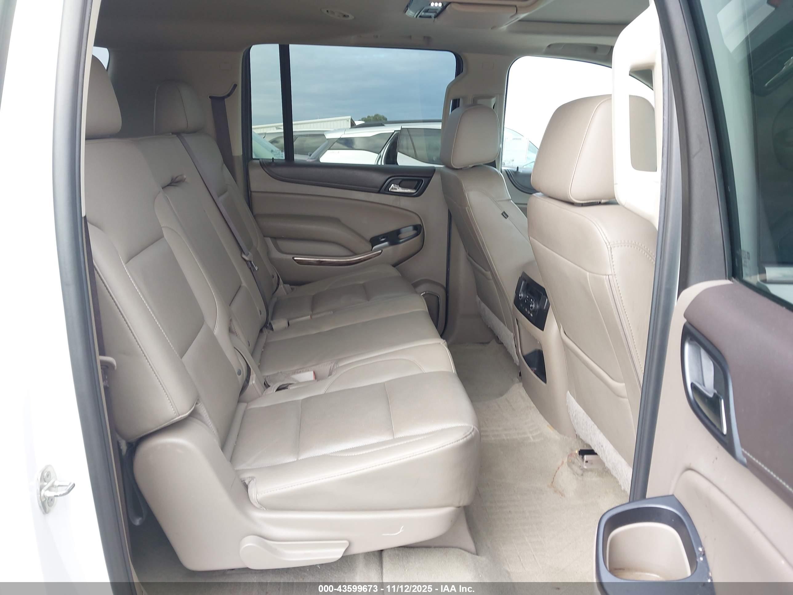 GMC YUKON image 8