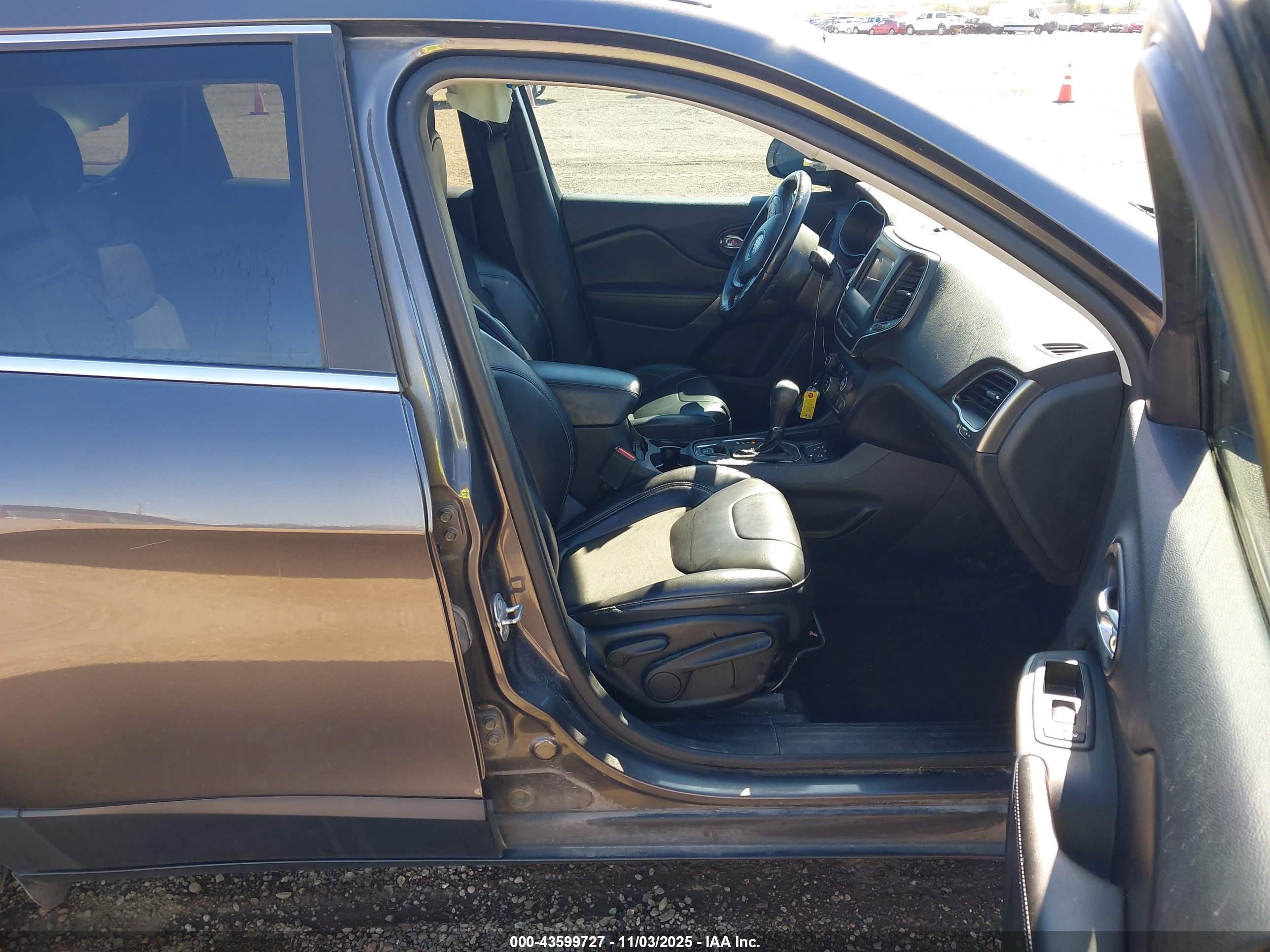 JEEP CHEROKEE image 5