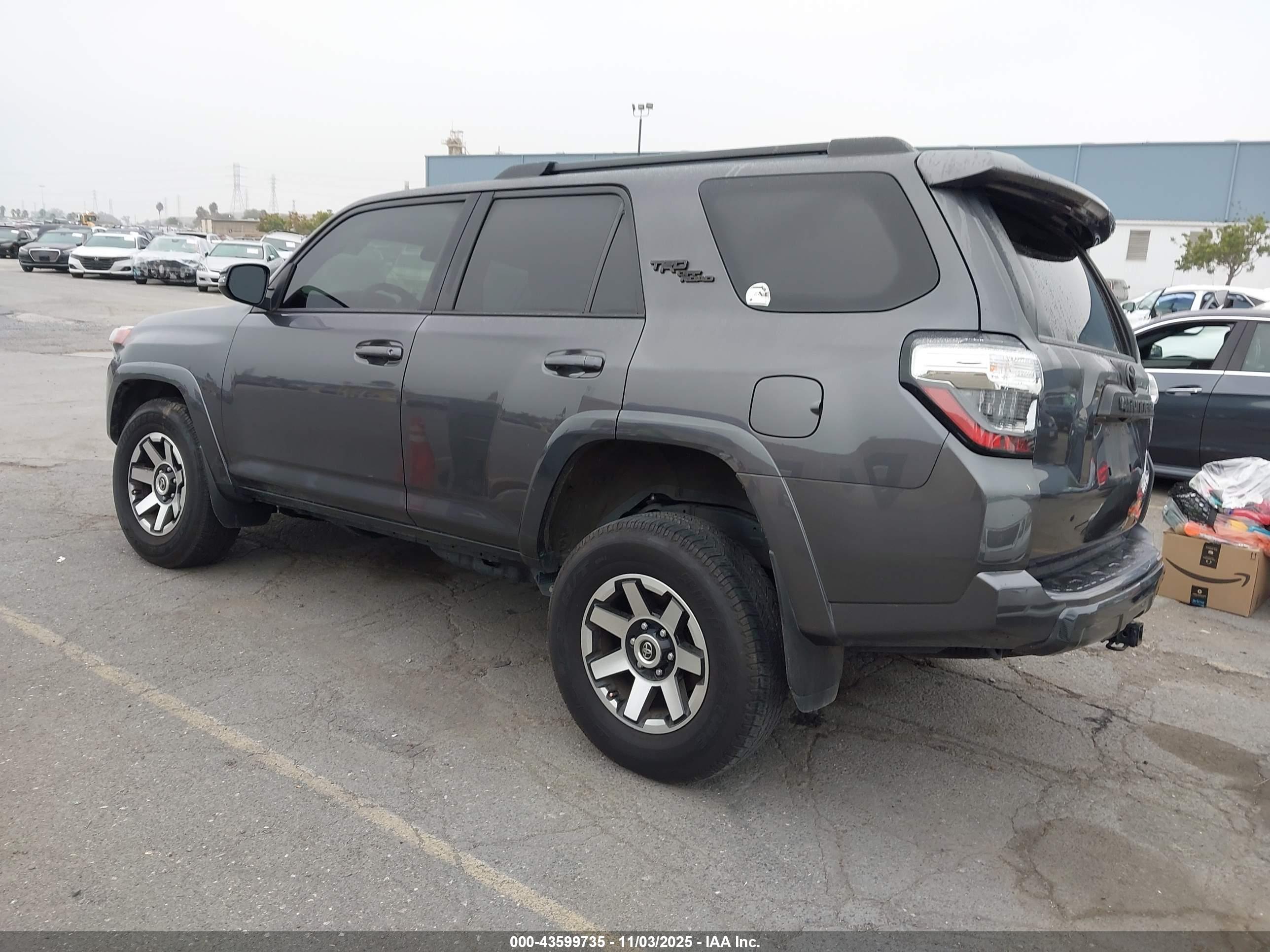 TOYOTA 4RUNNER image 3