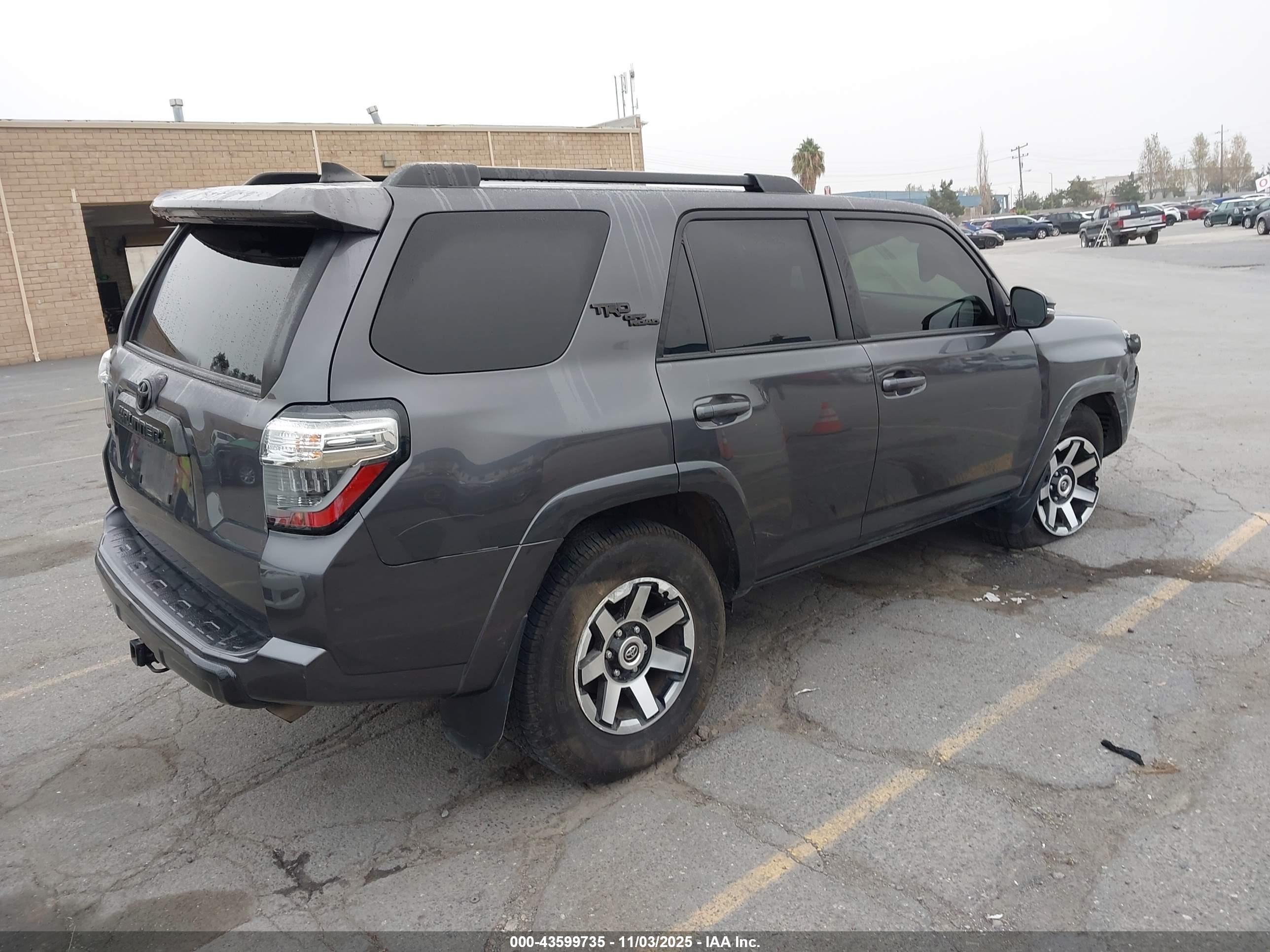 TOYOTA 4RUNNER image 4