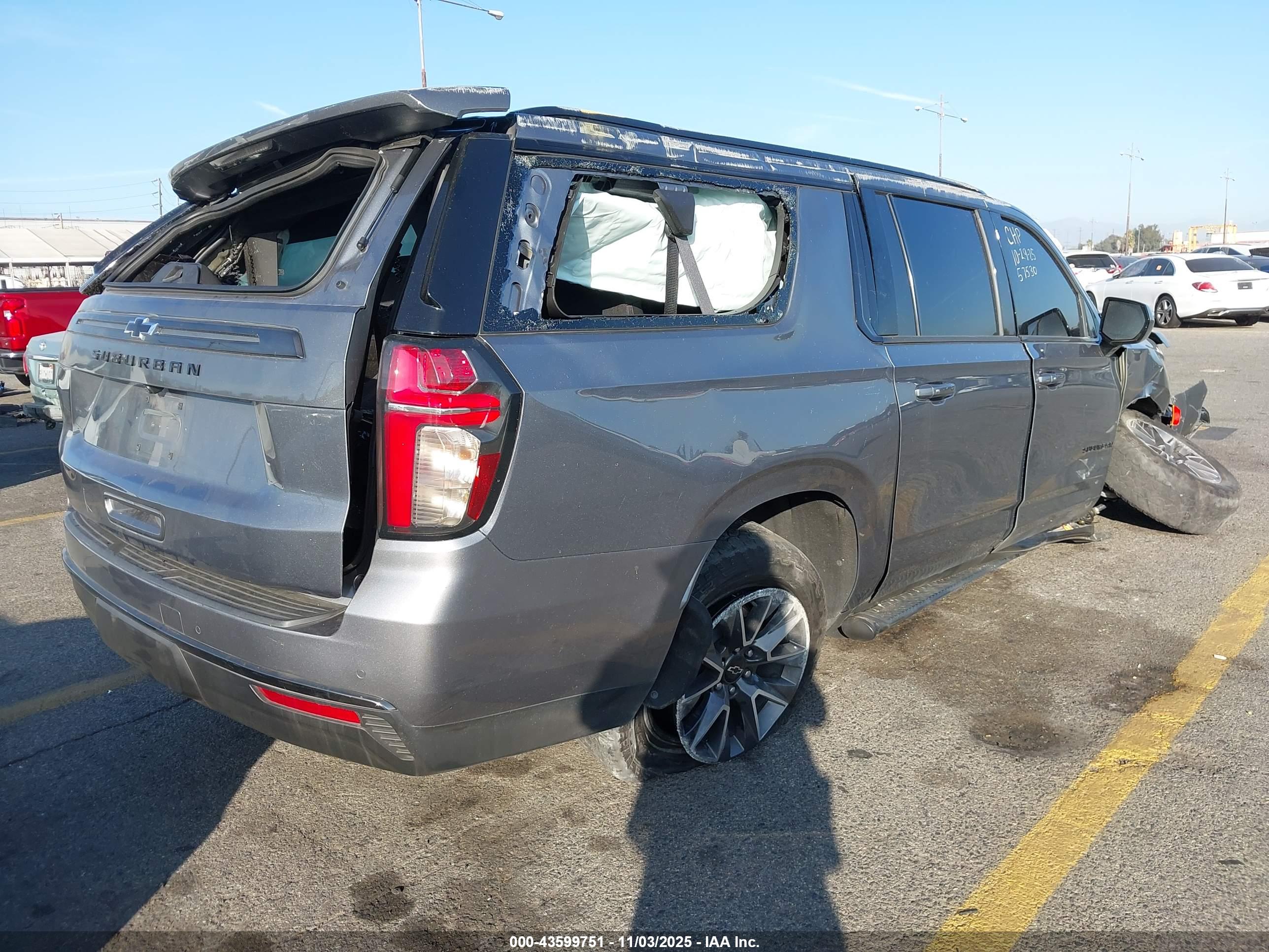 CHEVROLET SUBURBAN image 4