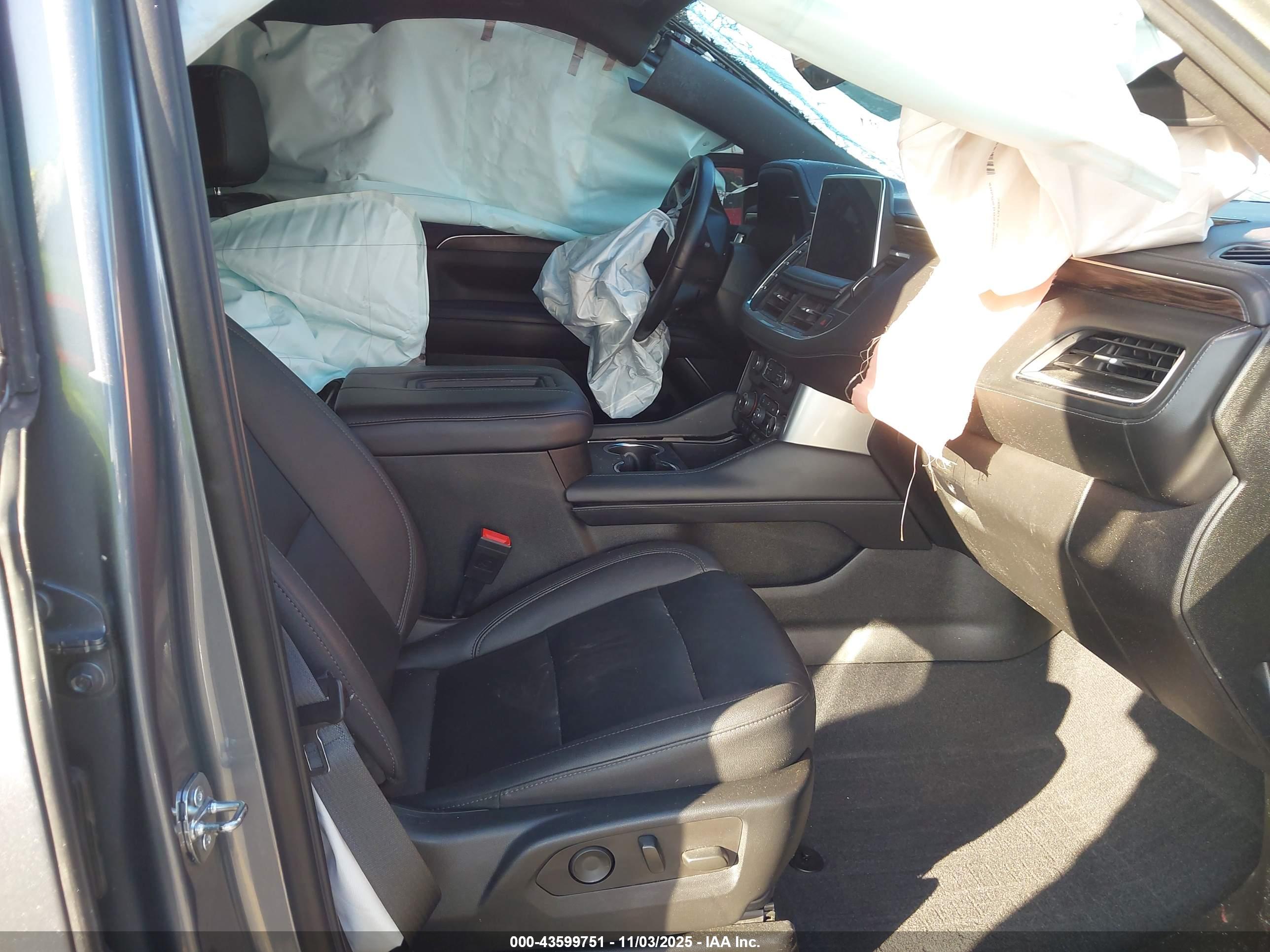 CHEVROLET SUBURBAN image 5