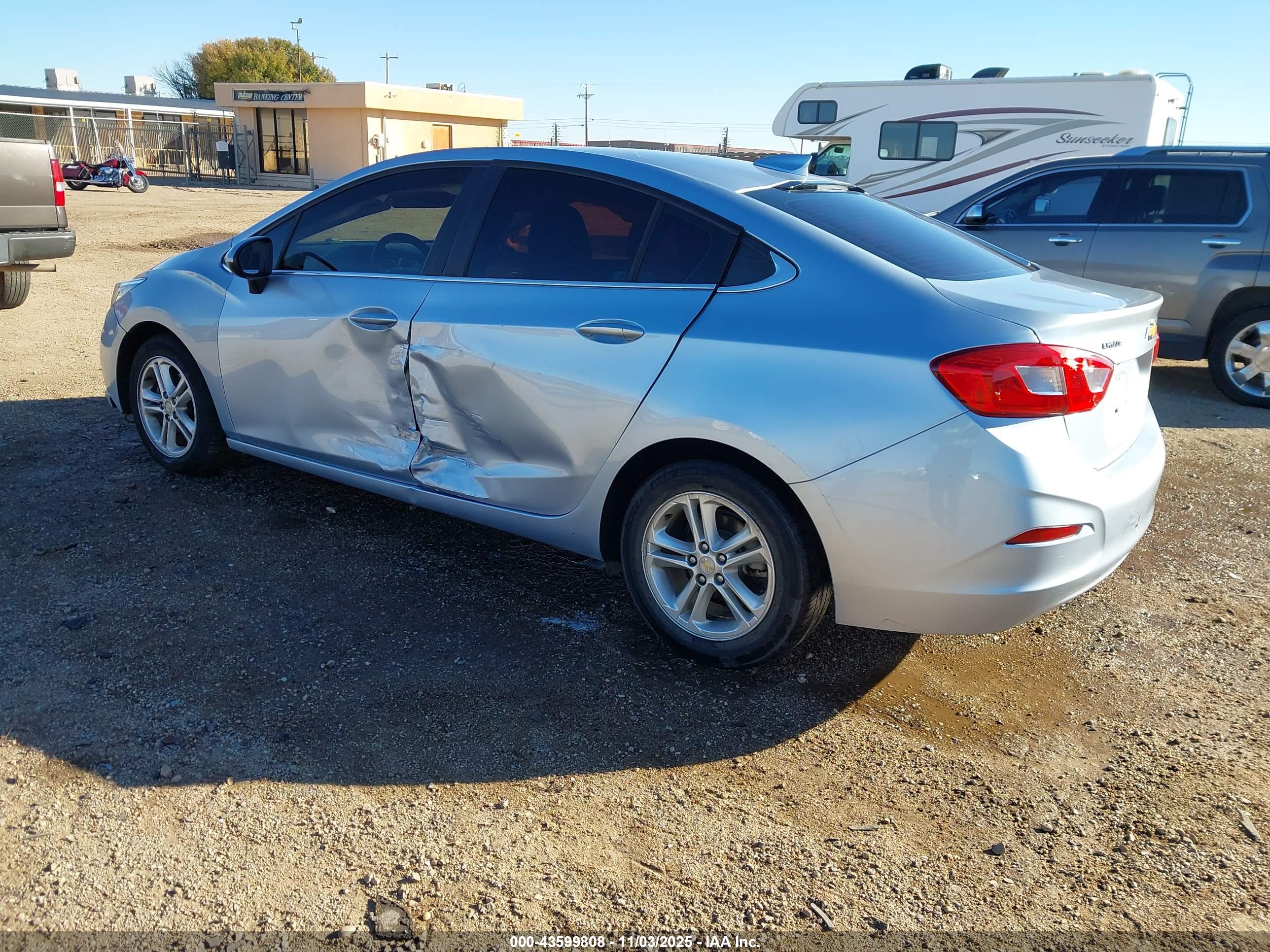 CHEVROLET CRUZE image 3