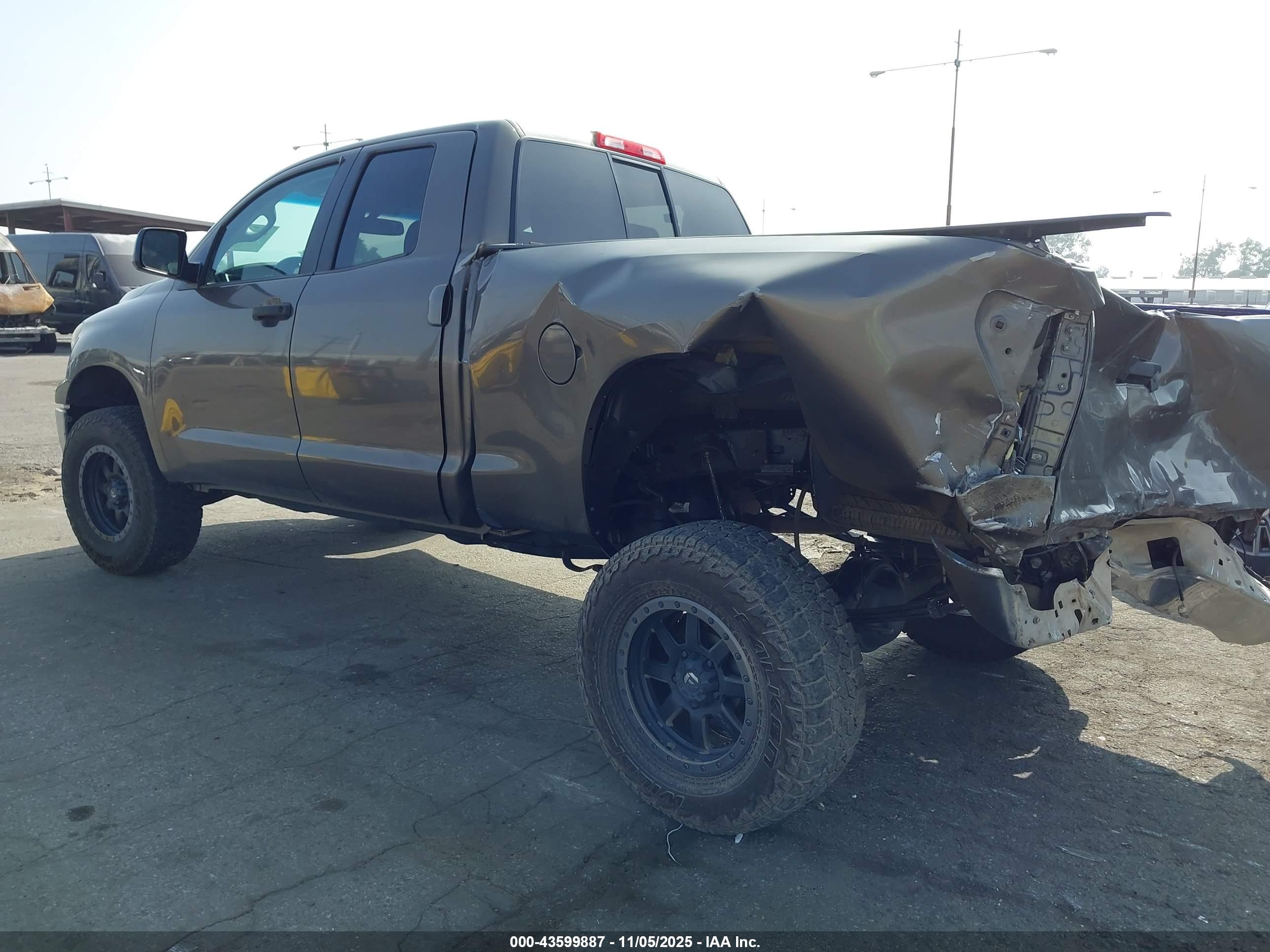 TOYOTA TUNDRA image 3
