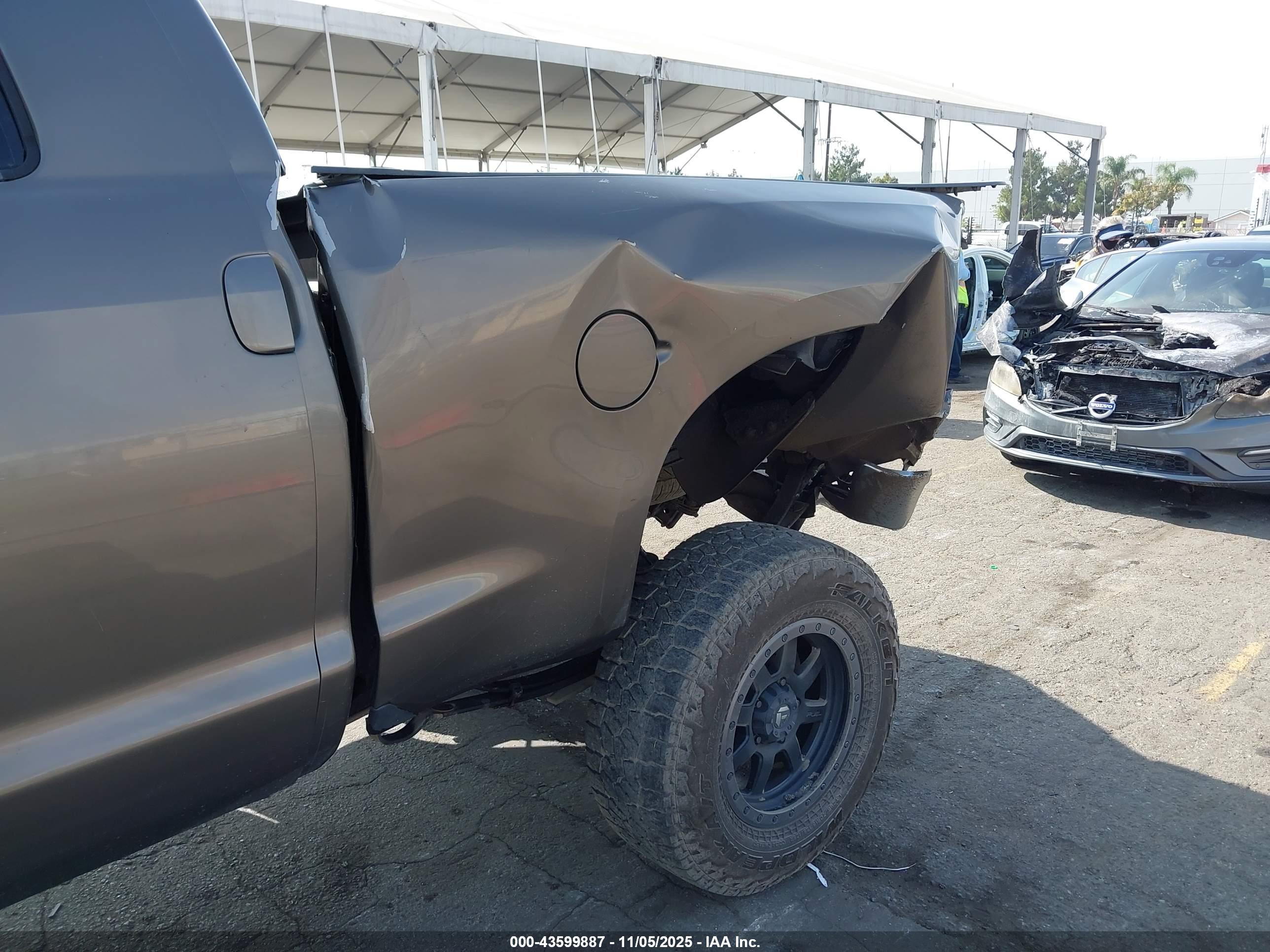 TOYOTA TUNDRA image 6