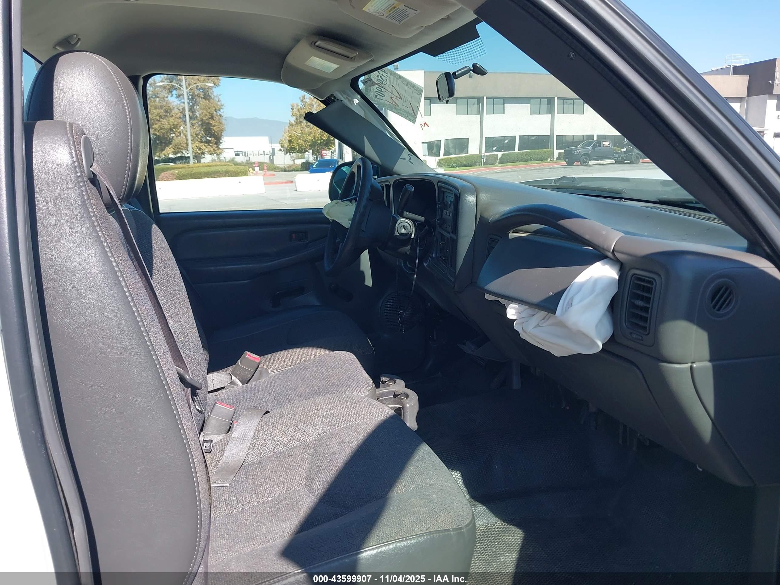 CHEVROLET SILVERADO image 5
