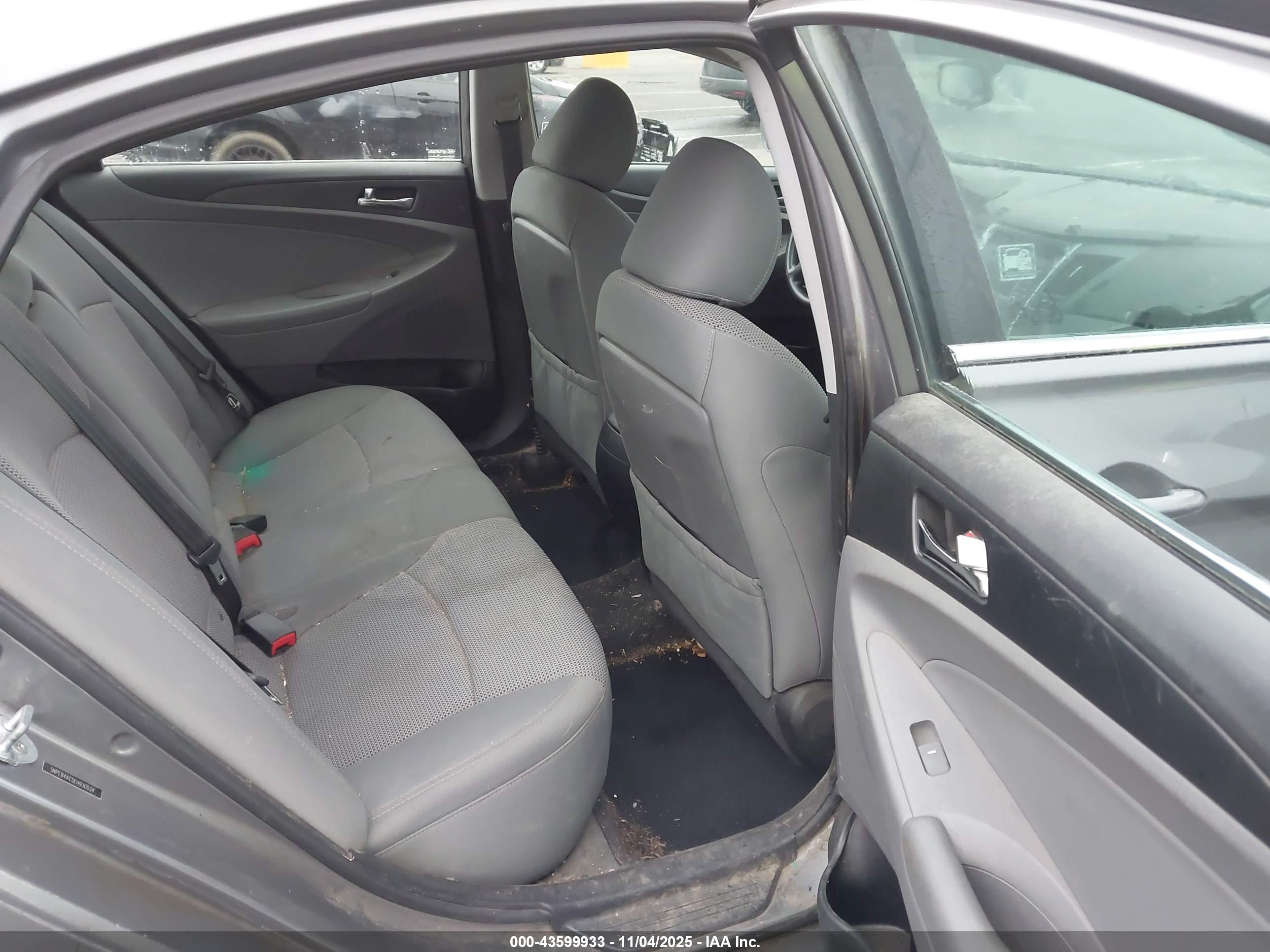 HYUNDAI SONATA image 8
