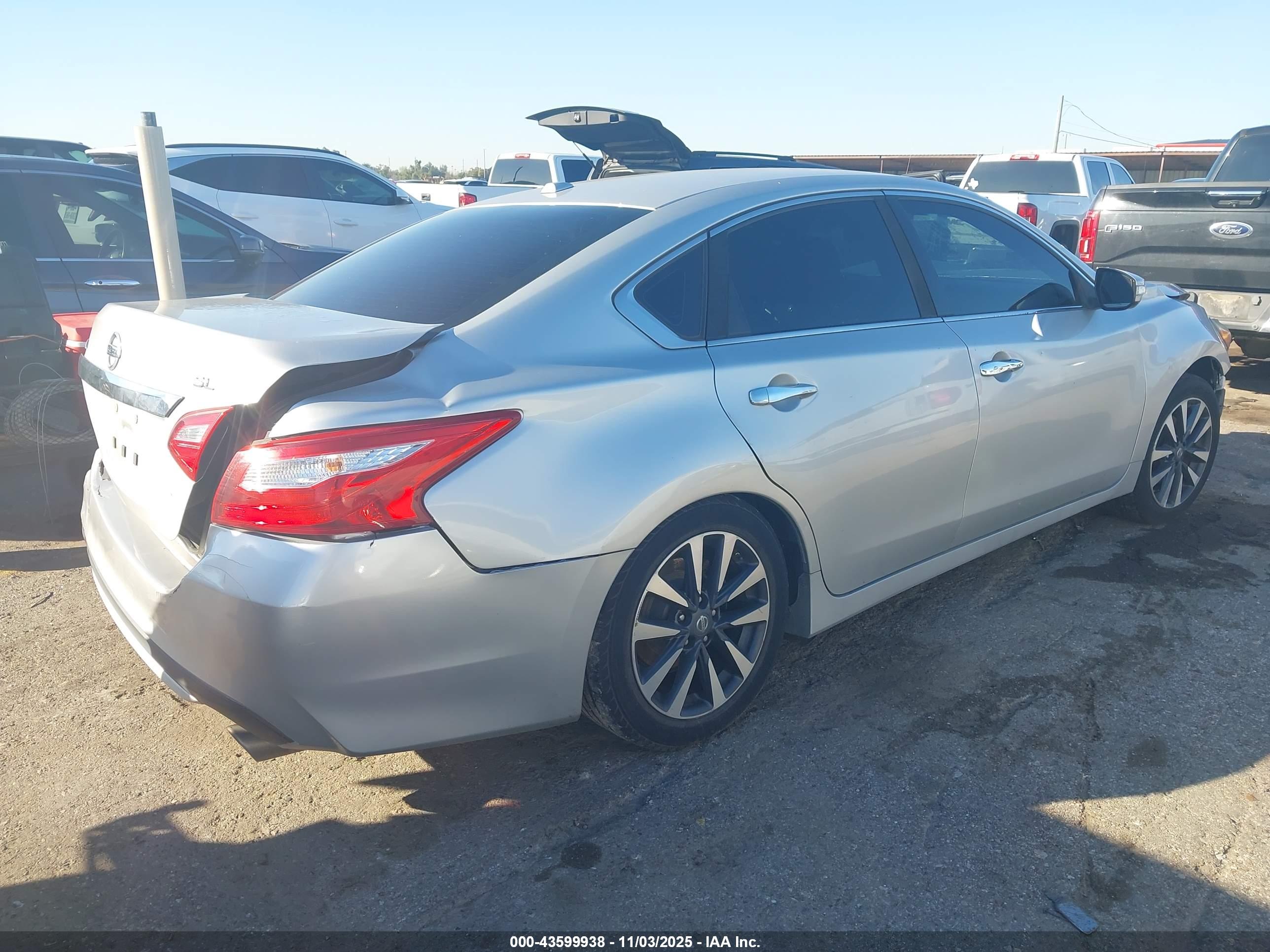 NISSAN ALTIMA image 4