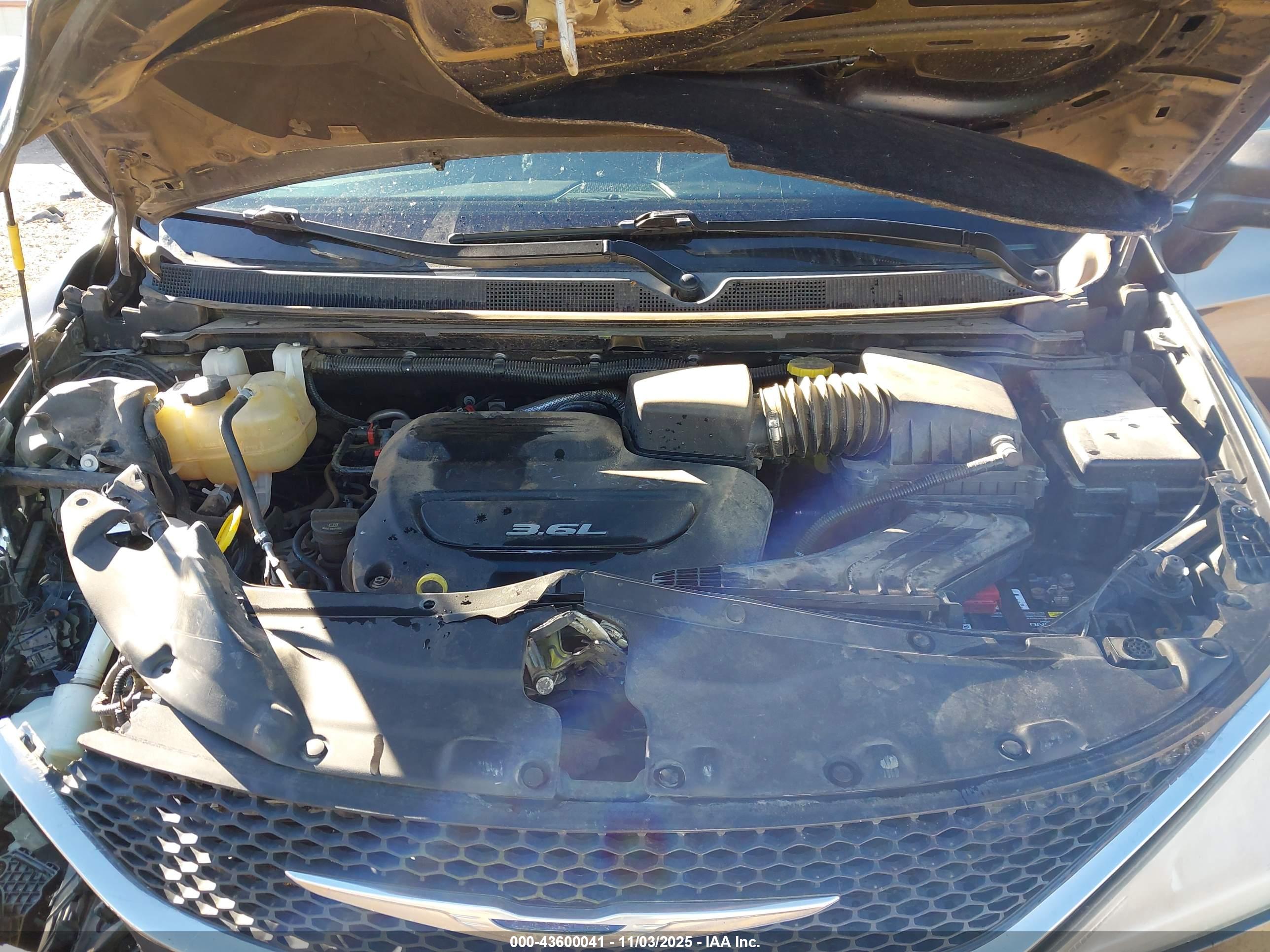 CHRYSLER PACIFICA image 10