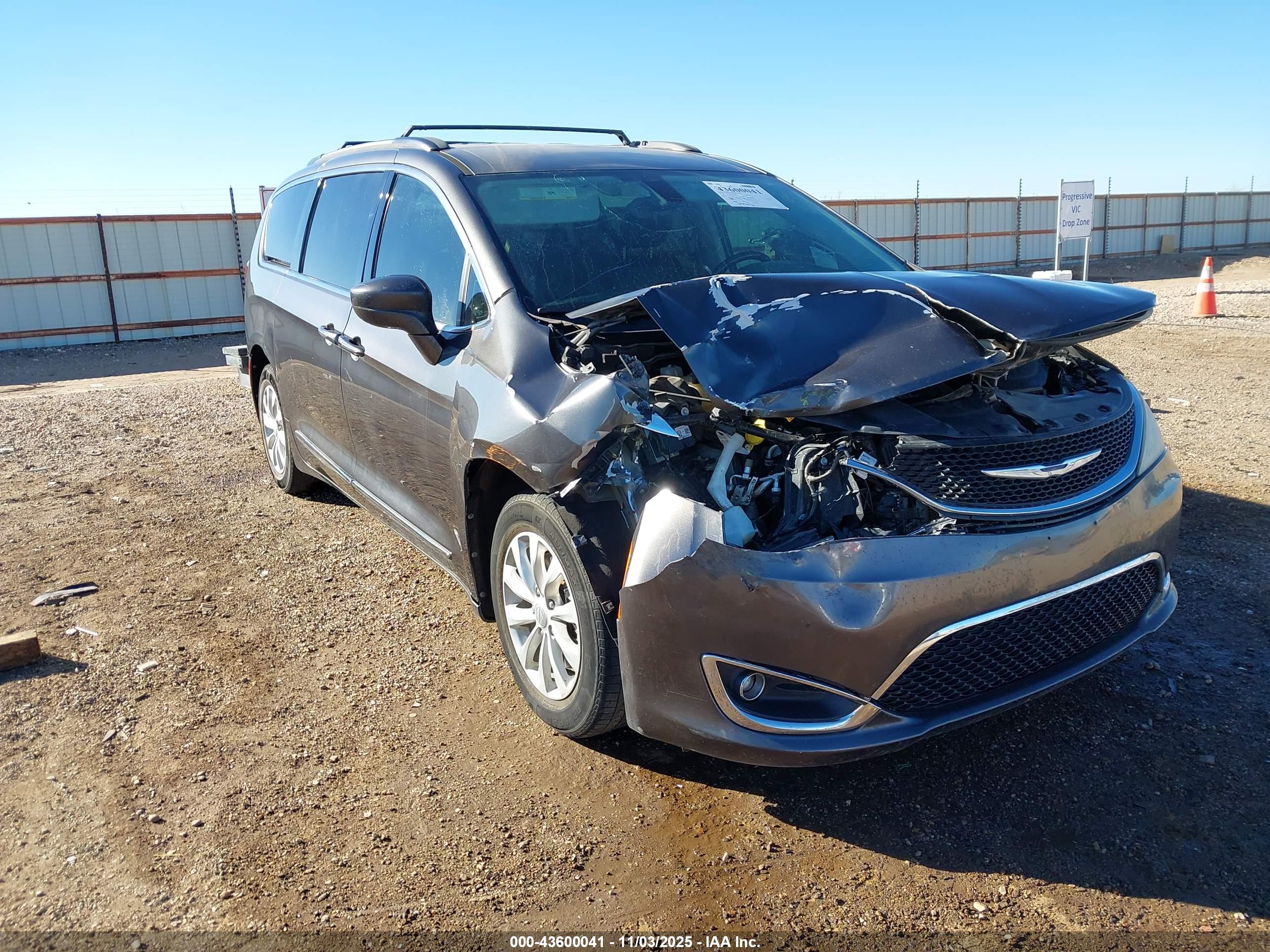 CHRYSLER PACIFICA image 6