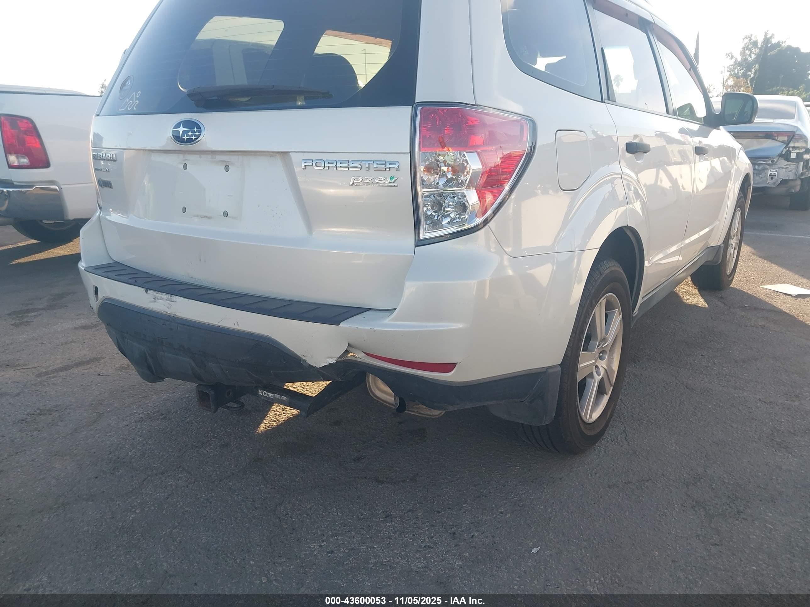 SUBARU FORESTER image 6