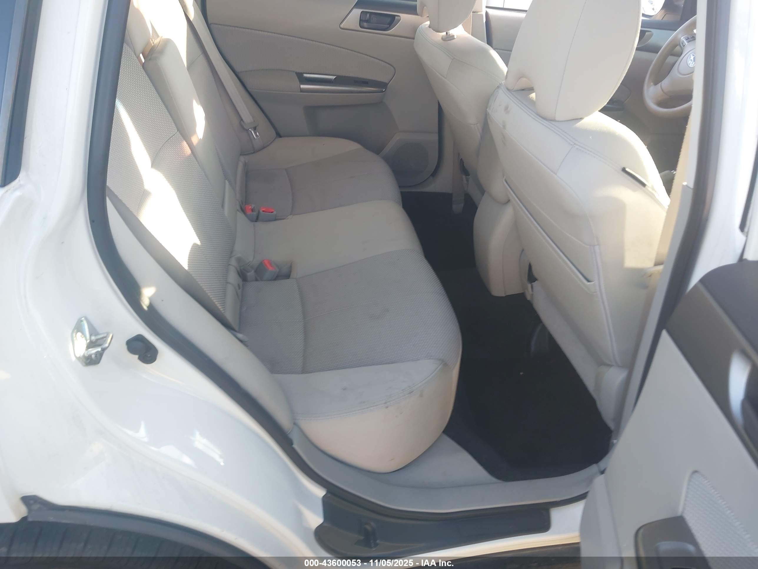SUBARU FORESTER image 8
