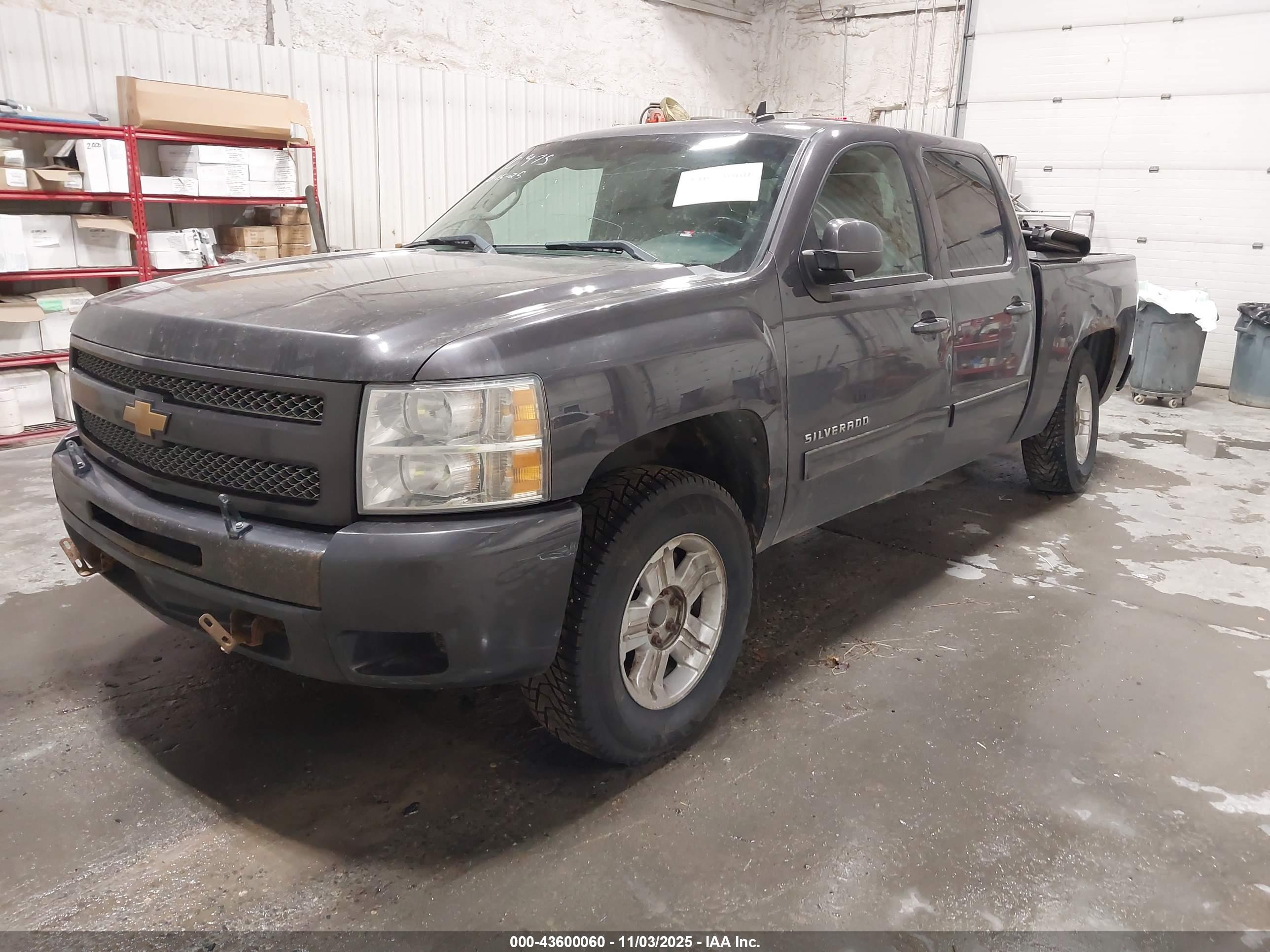 CHEVROLET SILVERADO image 2