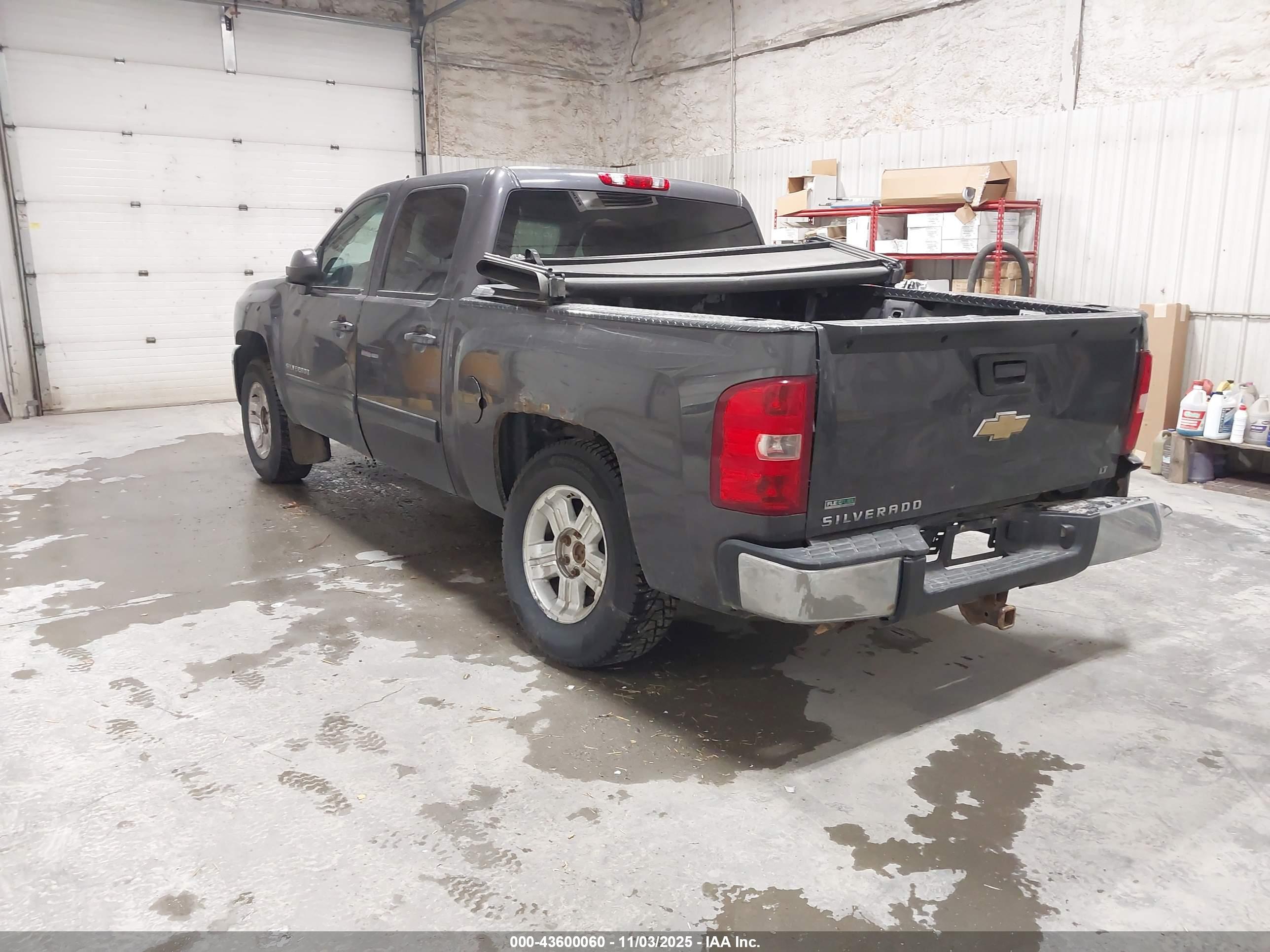 CHEVROLET SILVERADO image 3