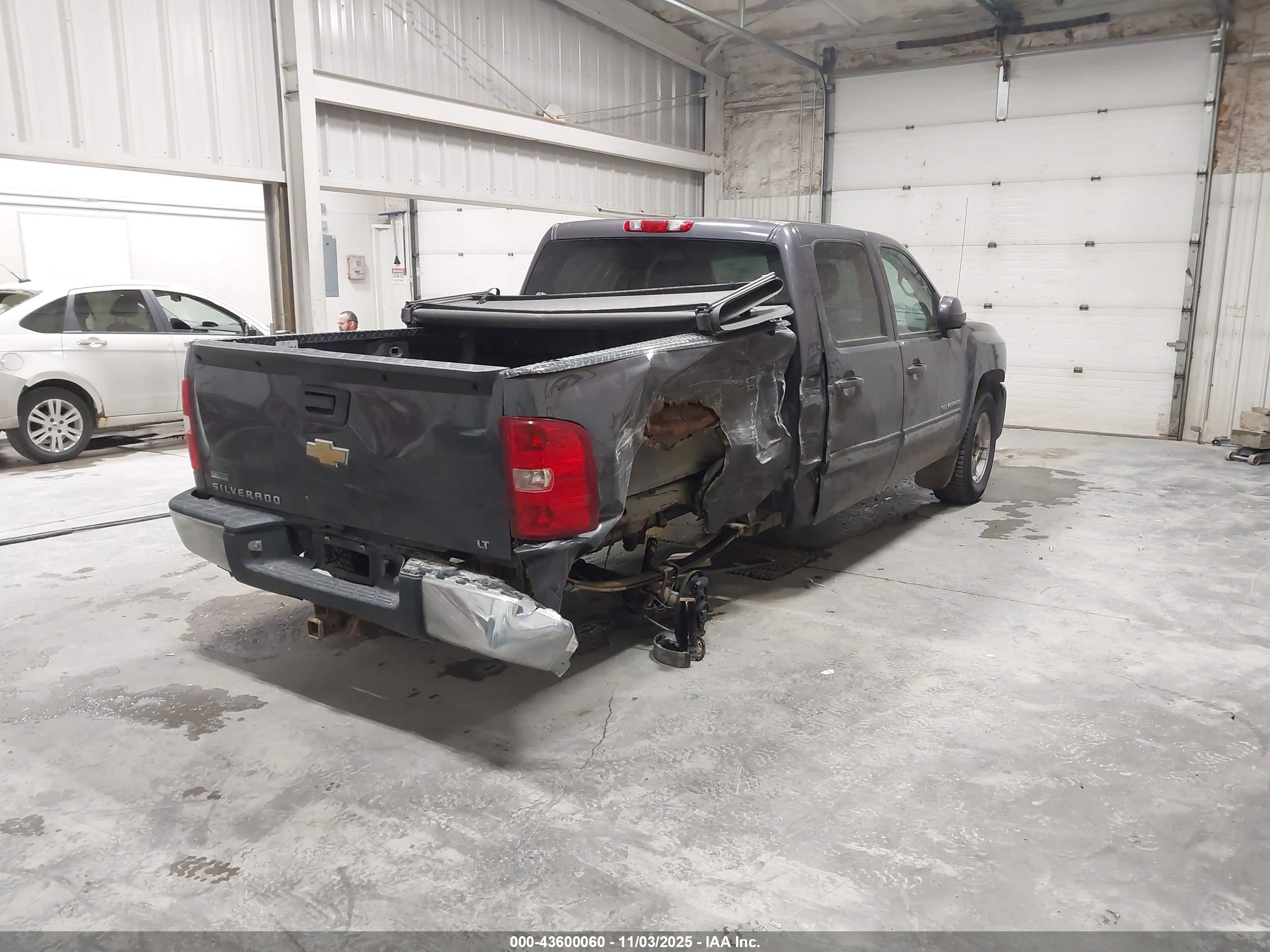 CHEVROLET SILVERADO image 4