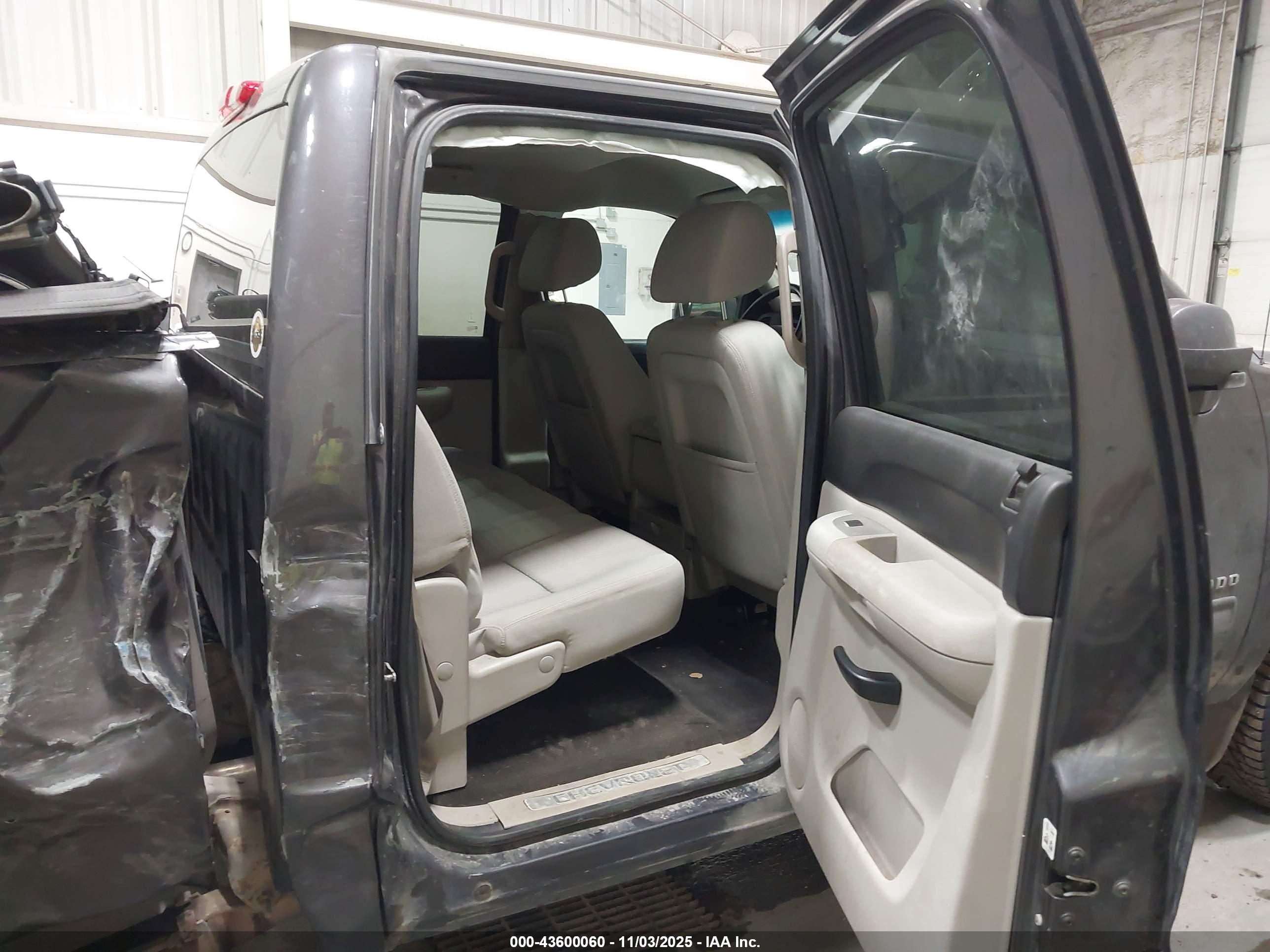 CHEVROLET SILVERADO image 8