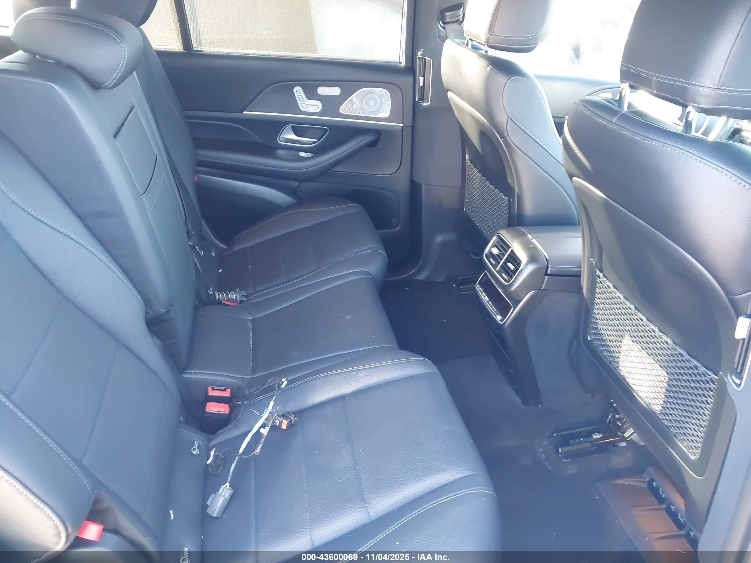 MERCEDES-BENZ GLS image 8