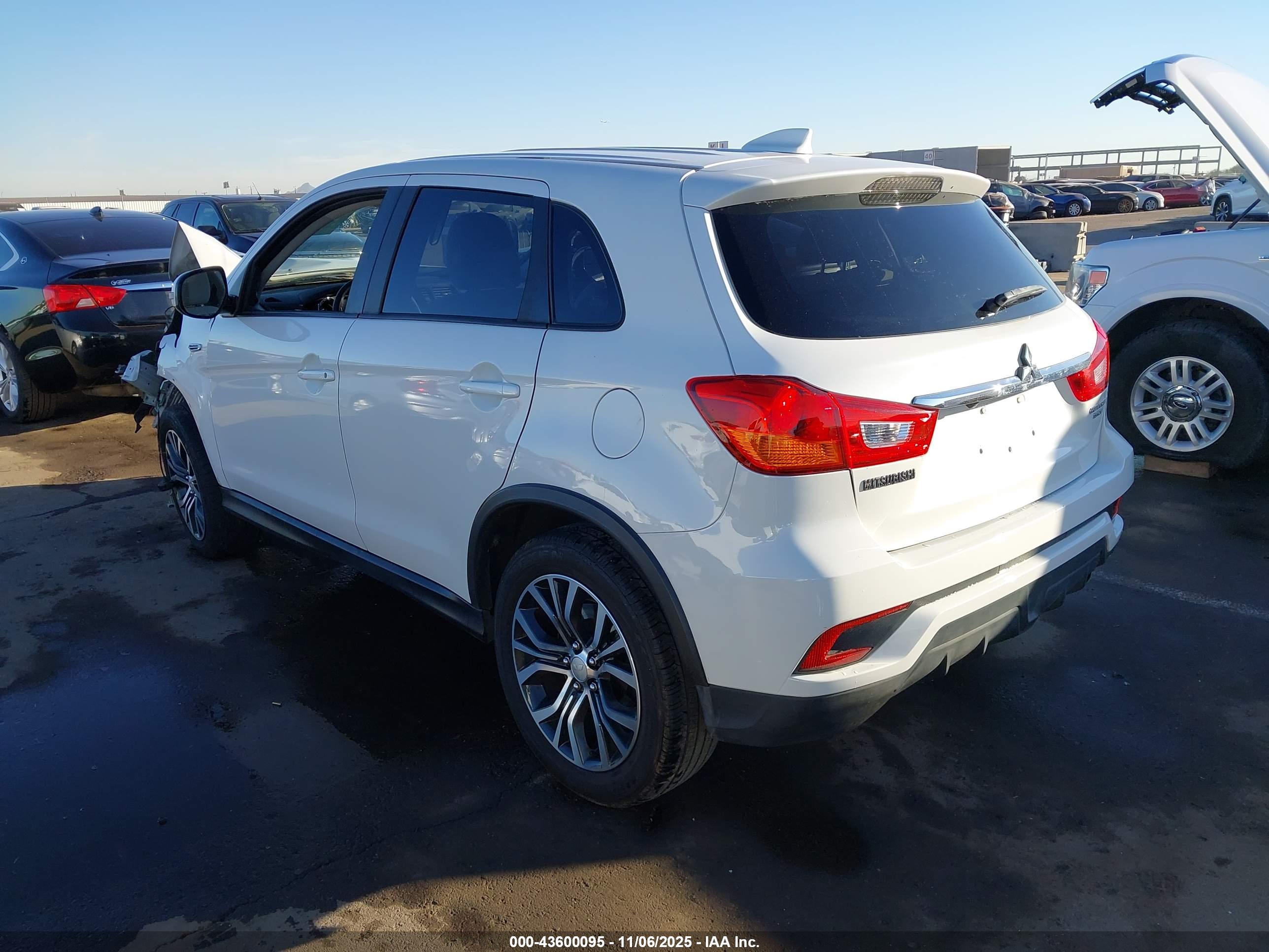 MITSUBISHI OUTLANDER image 3