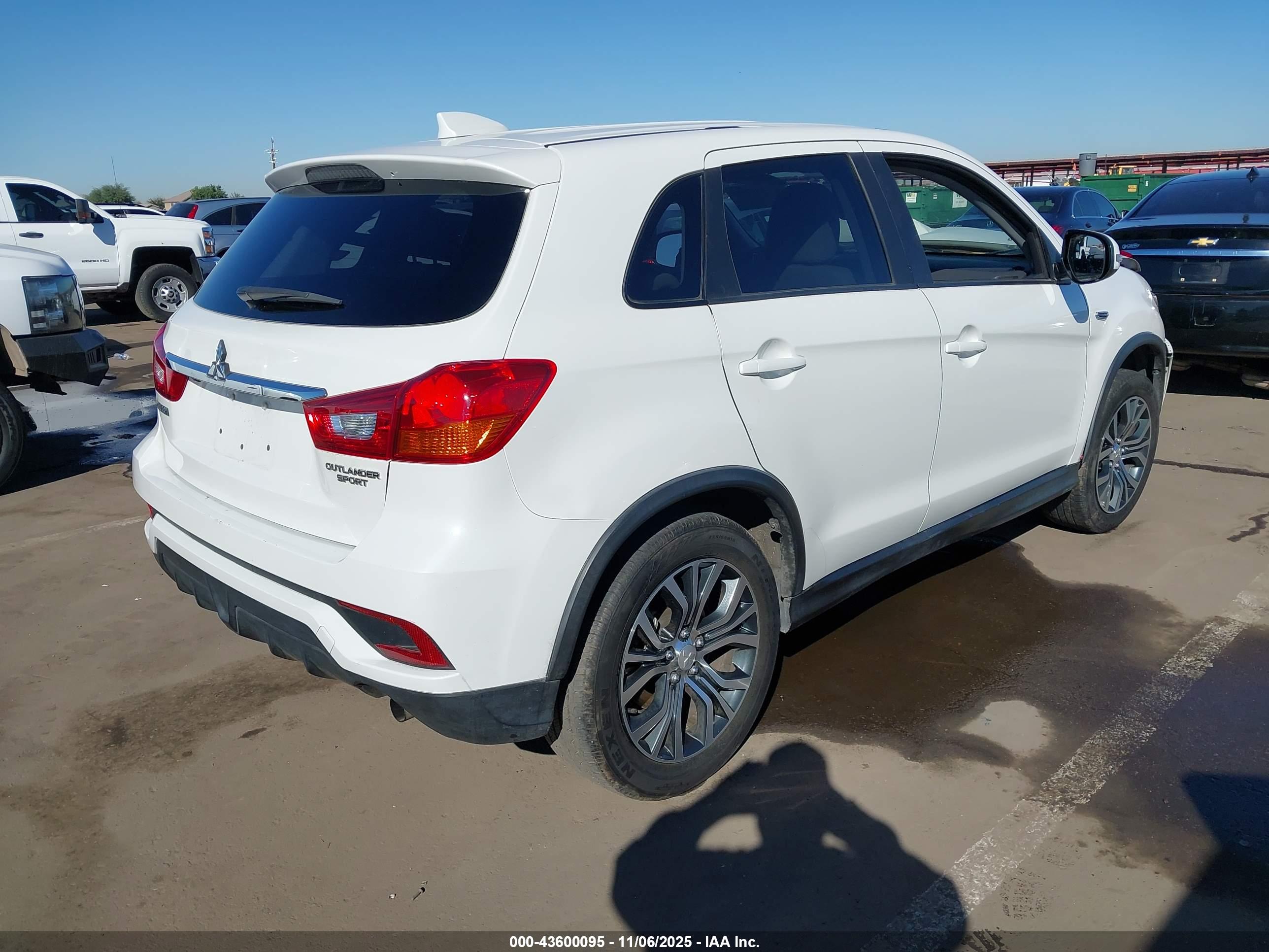 MITSUBISHI OUTLANDER image 4