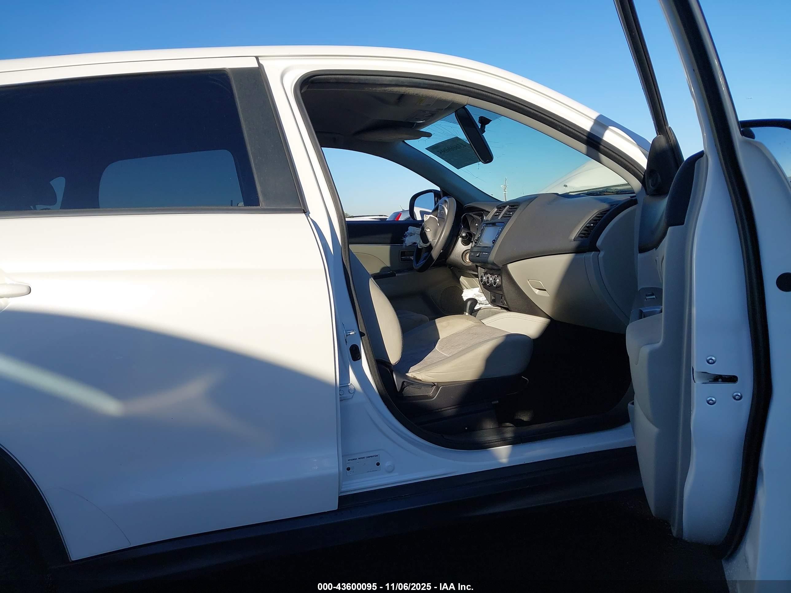 MITSUBISHI OUTLANDER image 5