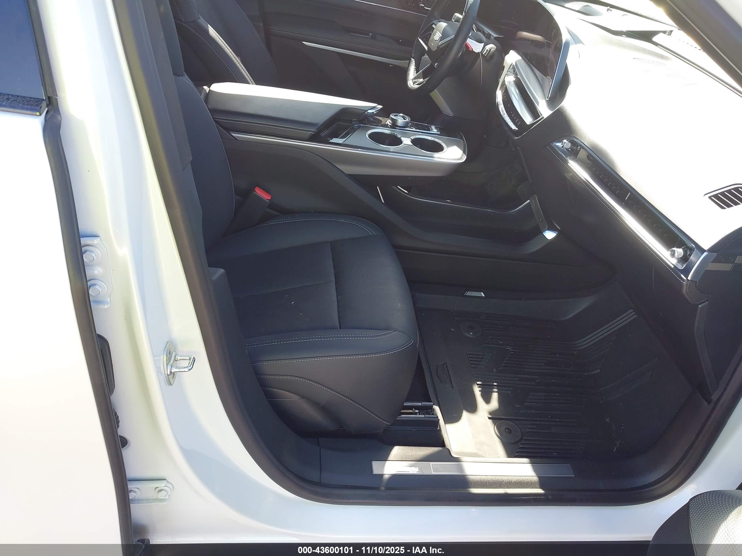 CADILLAC LYRIQ image 5