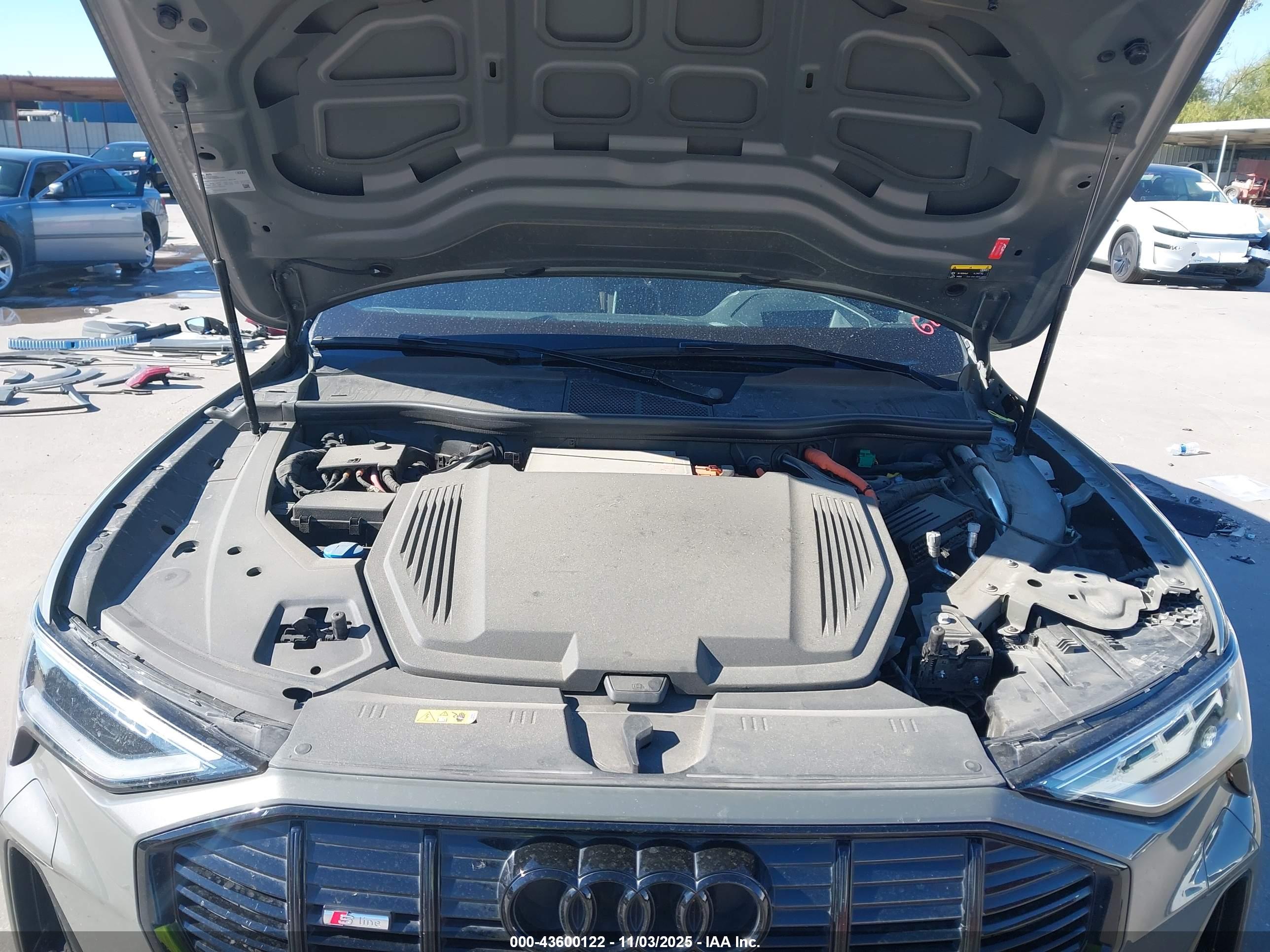 AUDI E-TRON image 10