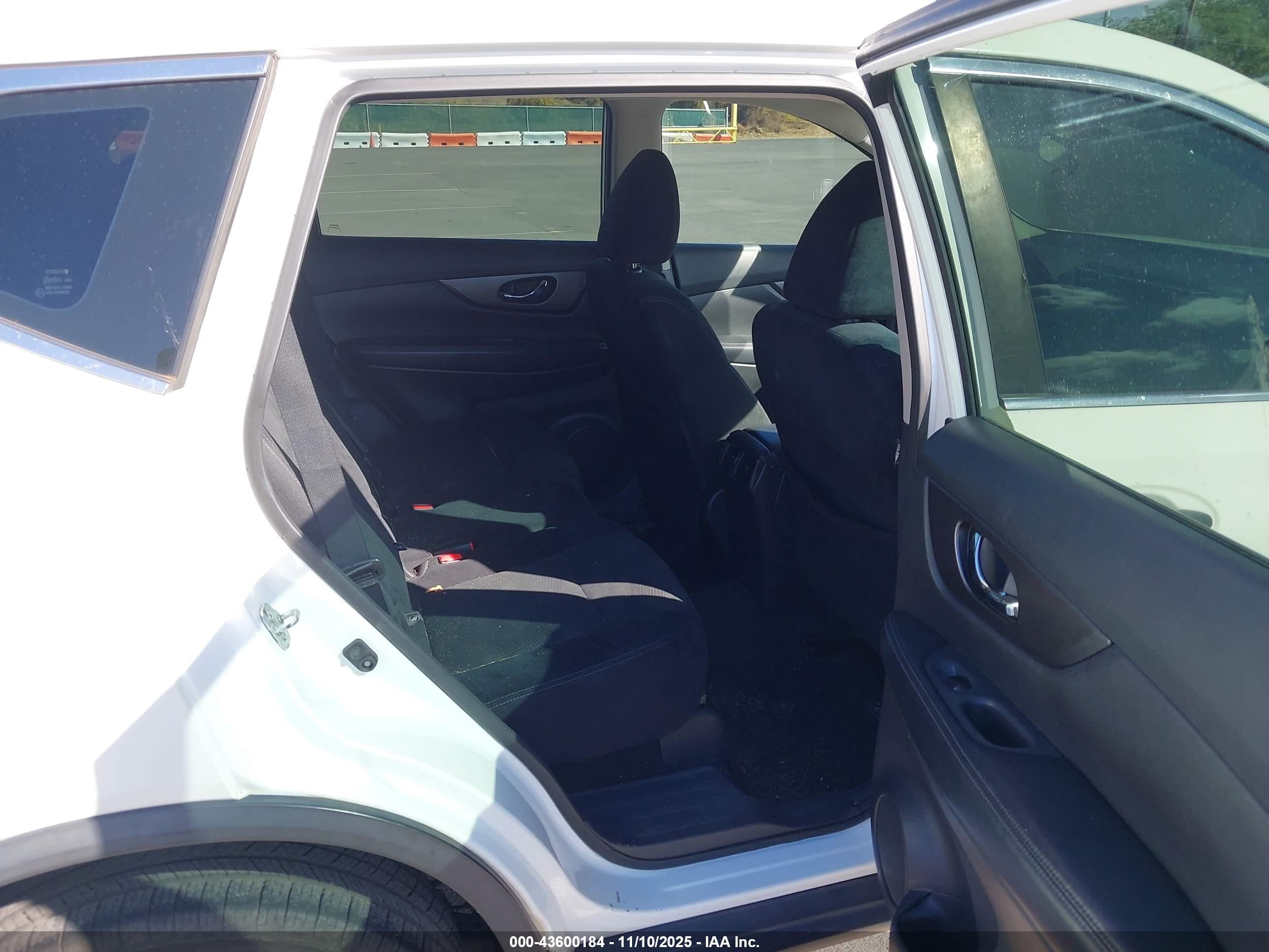 NISSAN ROGUE image 8