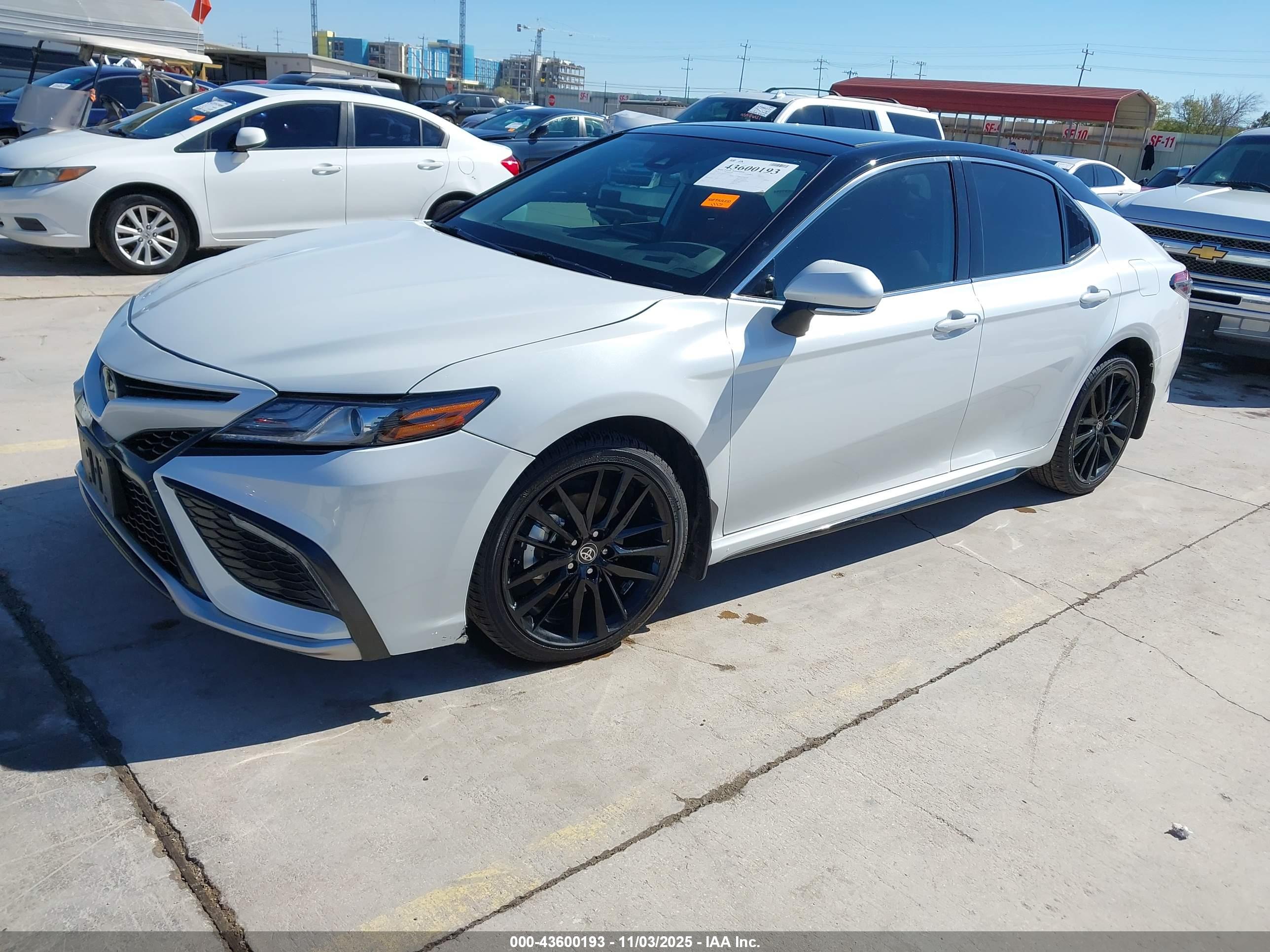 TOYOTA CAMRY image 2