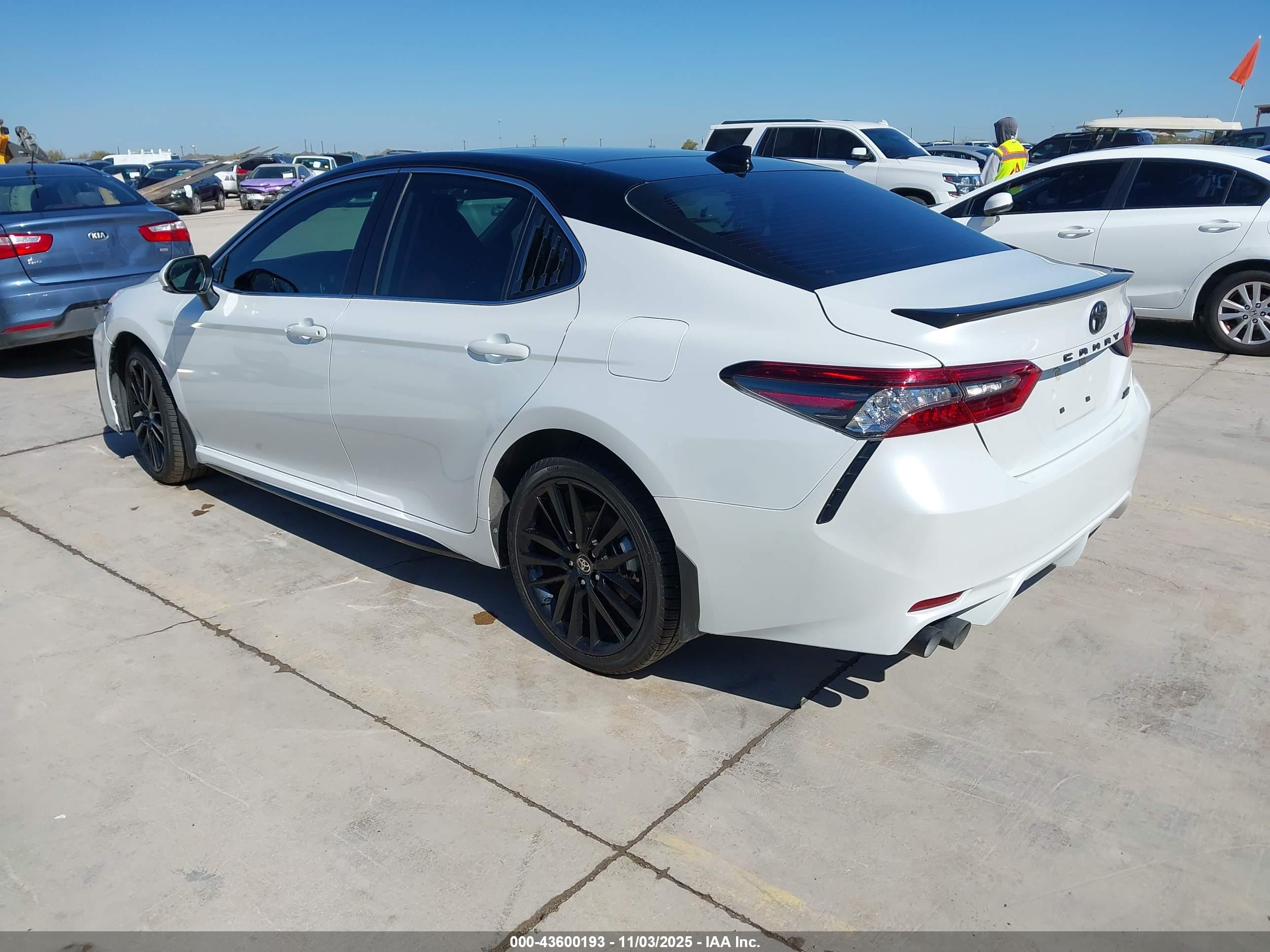 TOYOTA CAMRY image 3