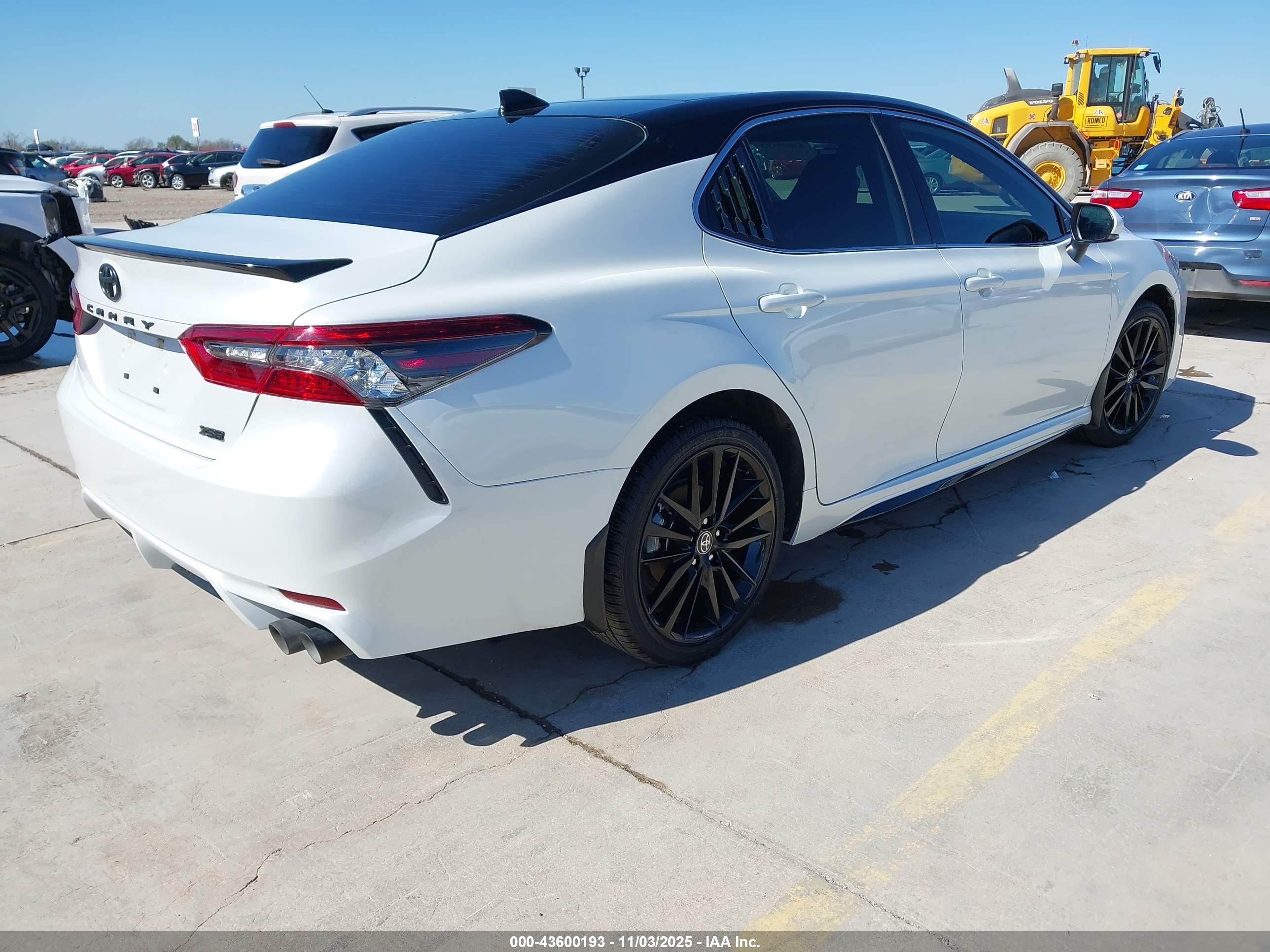 TOYOTA CAMRY image 4