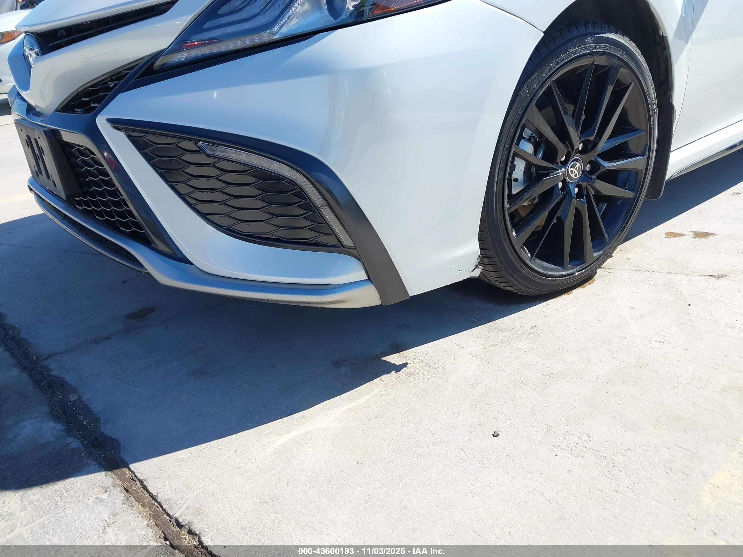 TOYOTA CAMRY image 6