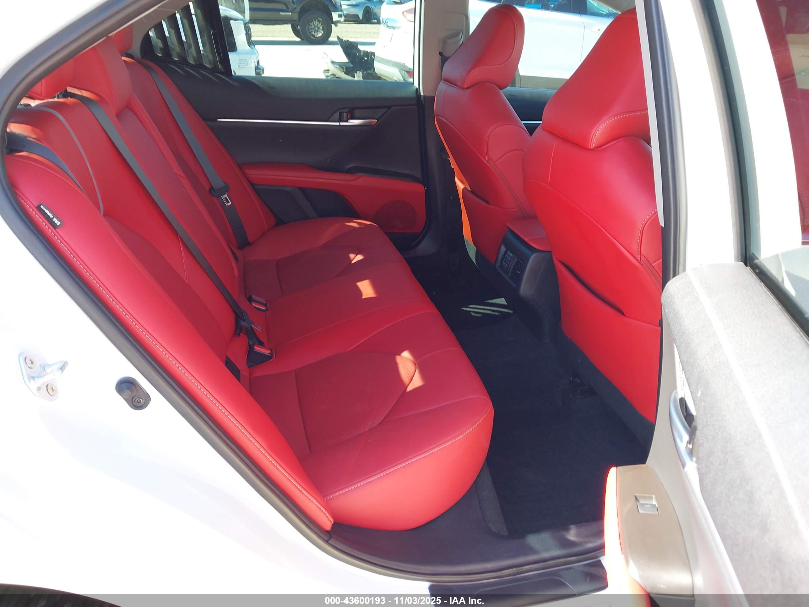 TOYOTA CAMRY image 8