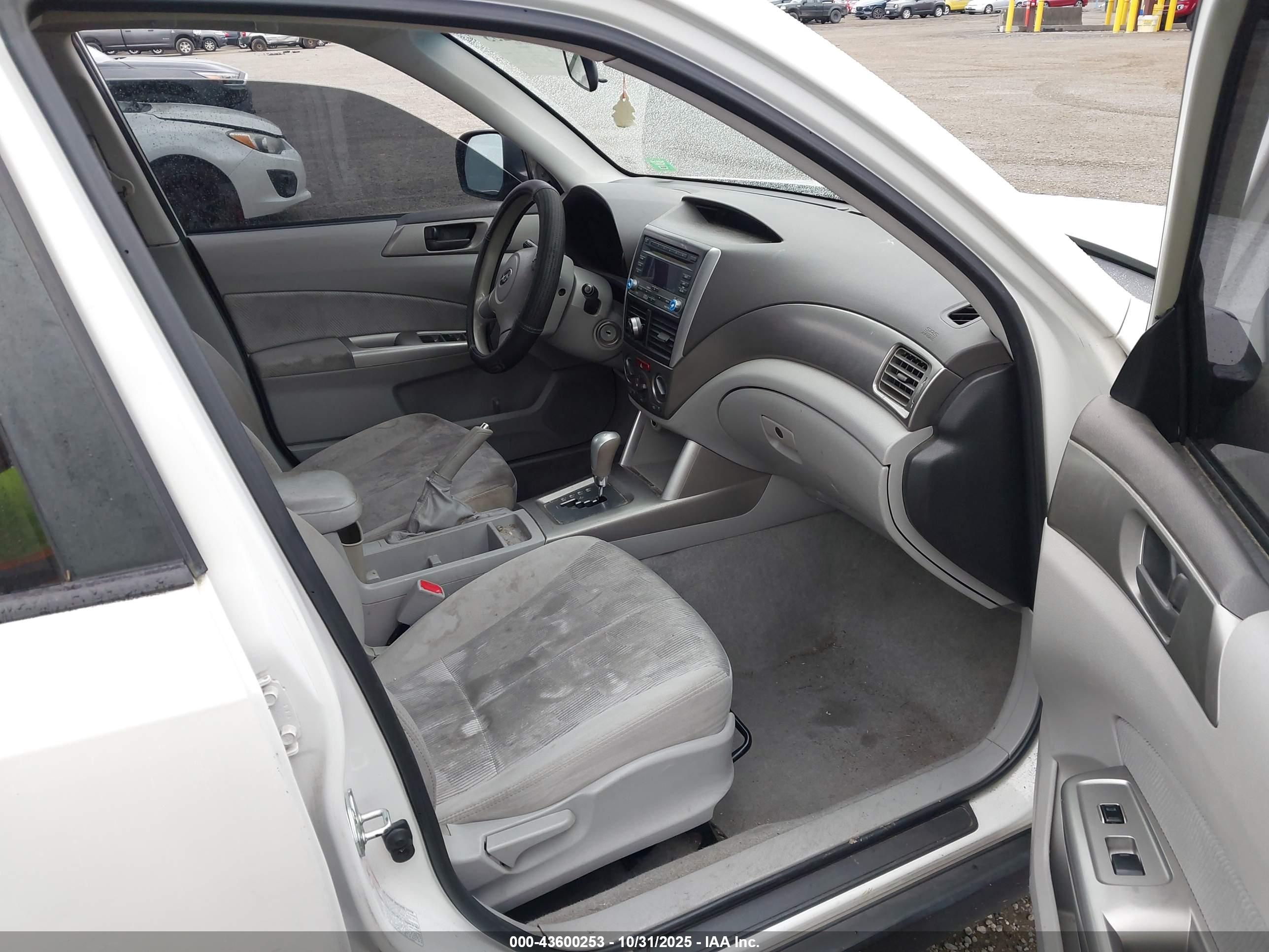 SUBARU FORESTER image 5