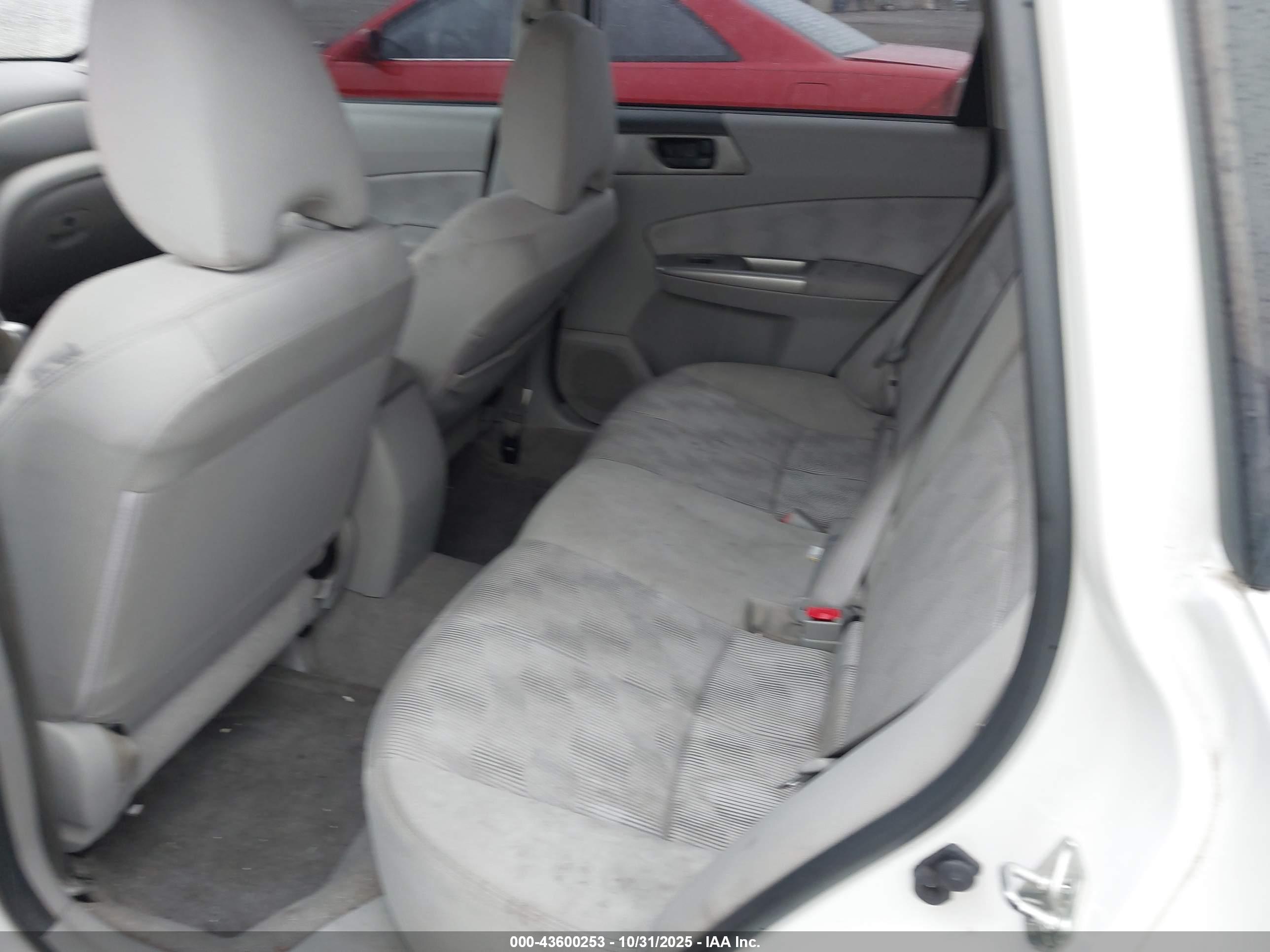 SUBARU FORESTER image 8