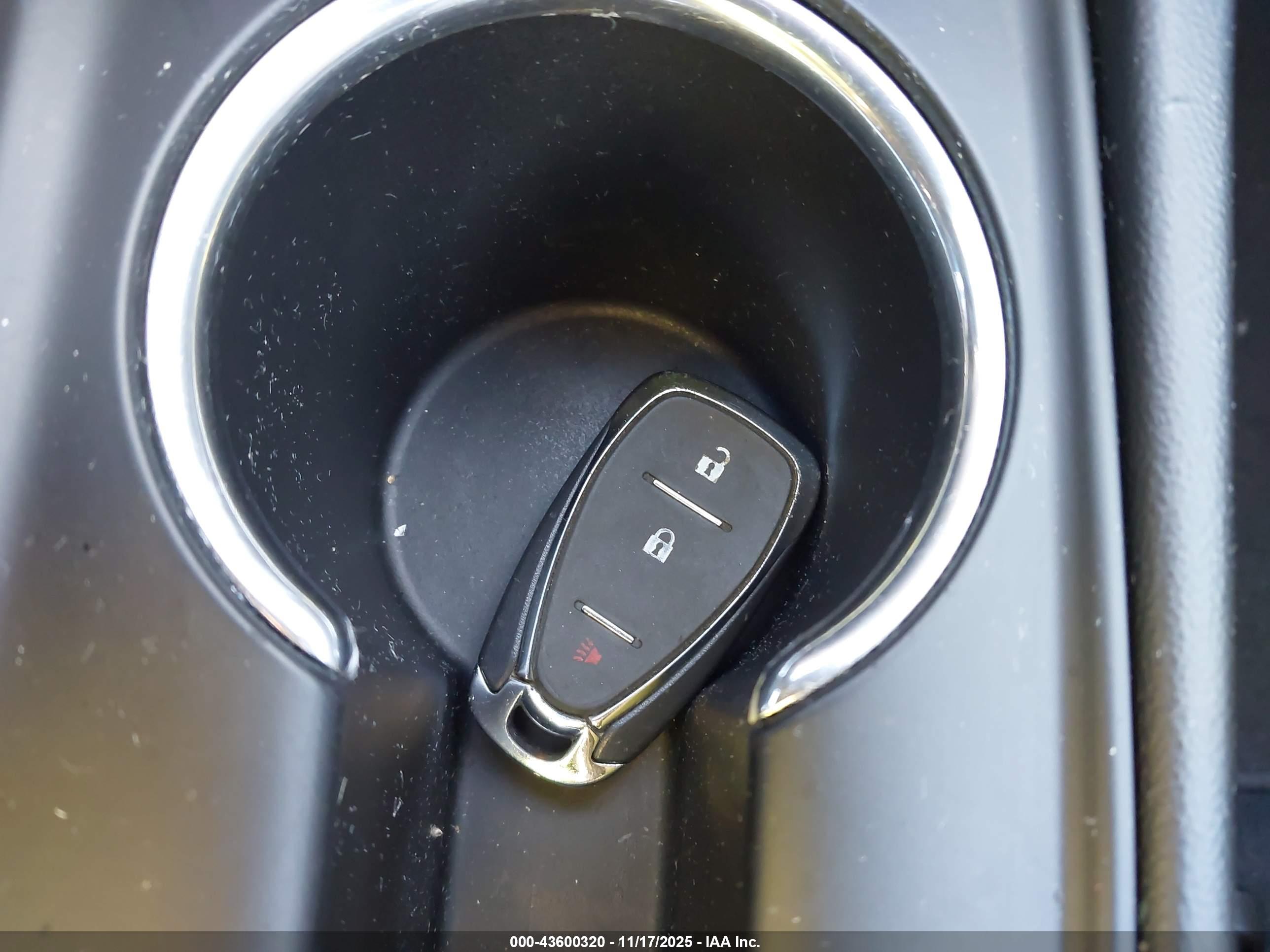 CHEVROLET EQUINOX image 11