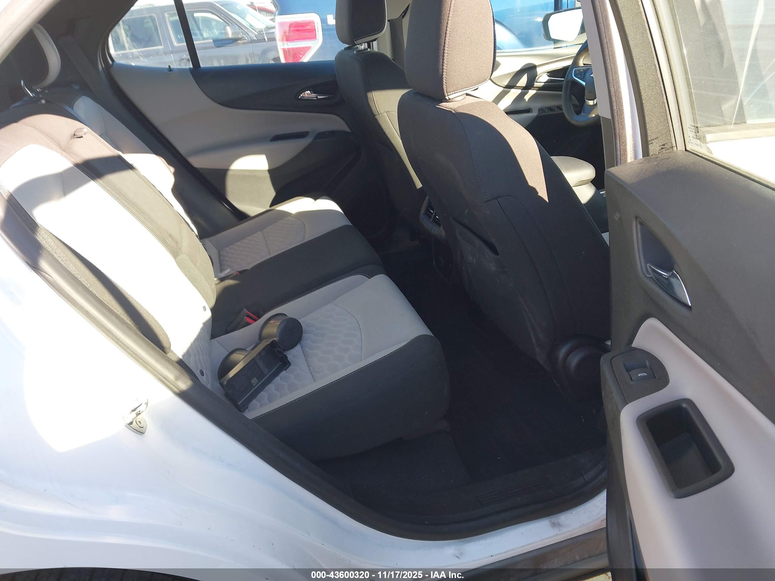 CHEVROLET EQUINOX image 8