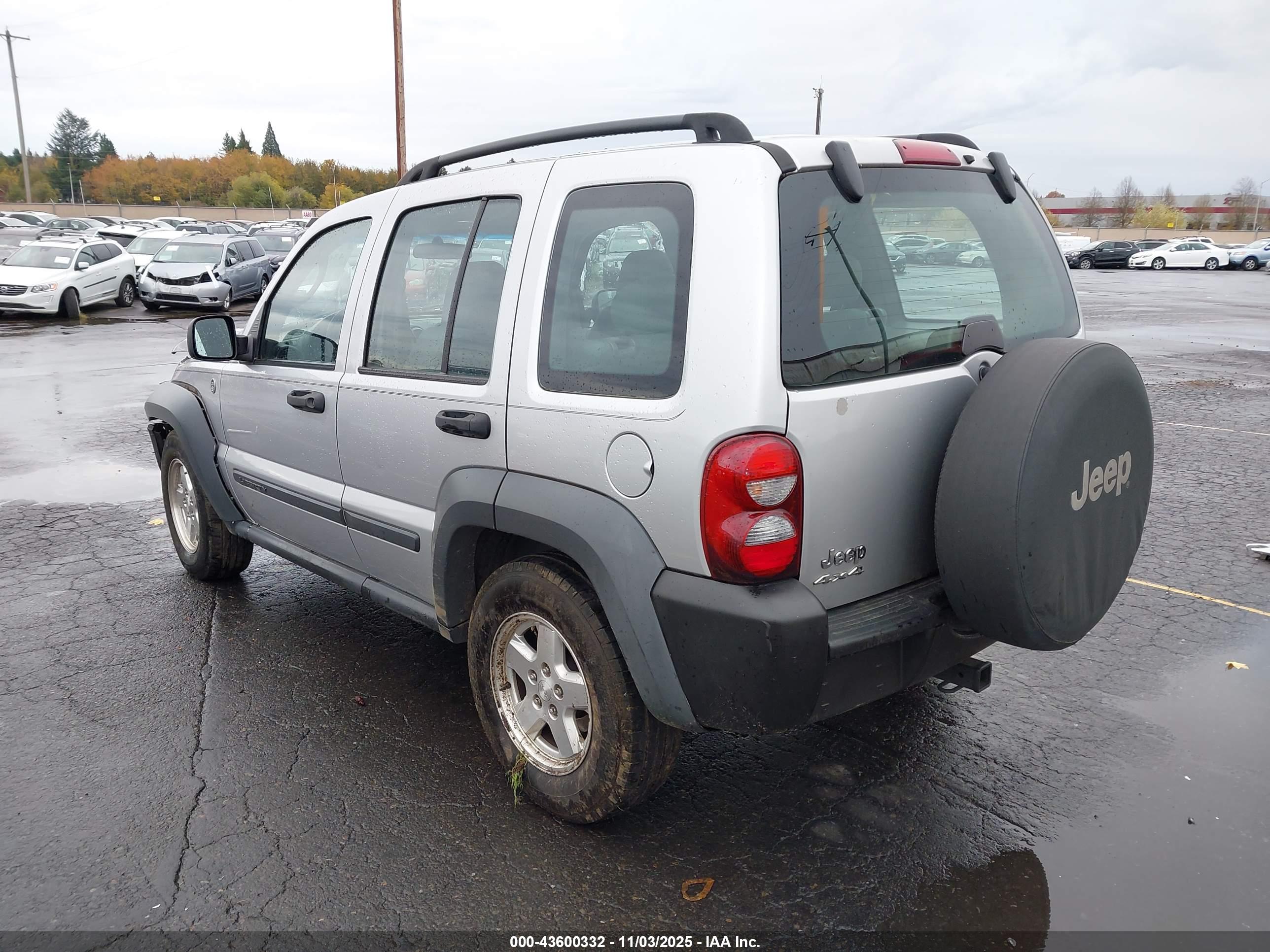 JEEP LIBERTY image 3