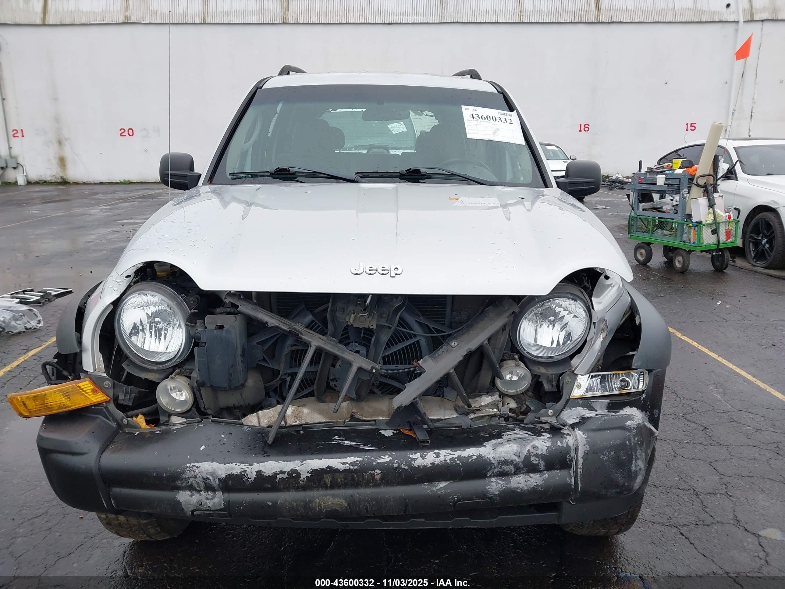 JEEP LIBERTY image 6