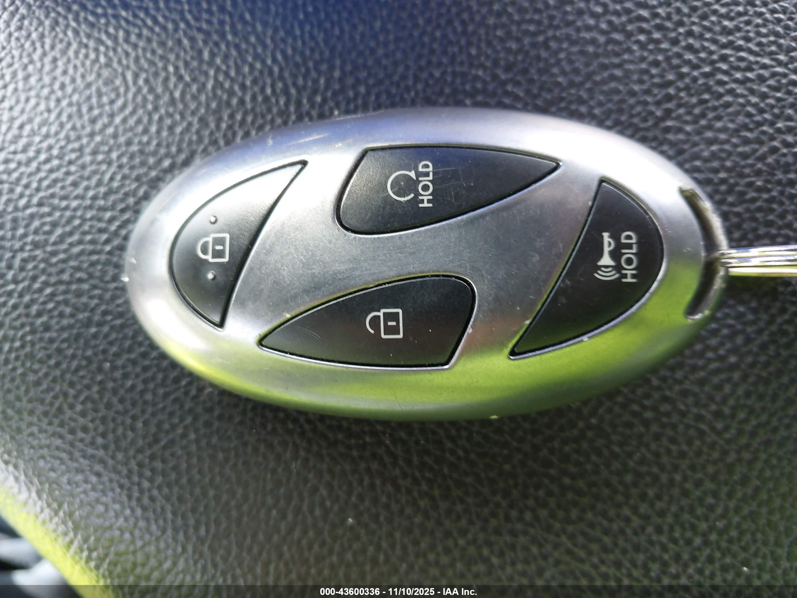 HYUNDAI TUCSON image 11