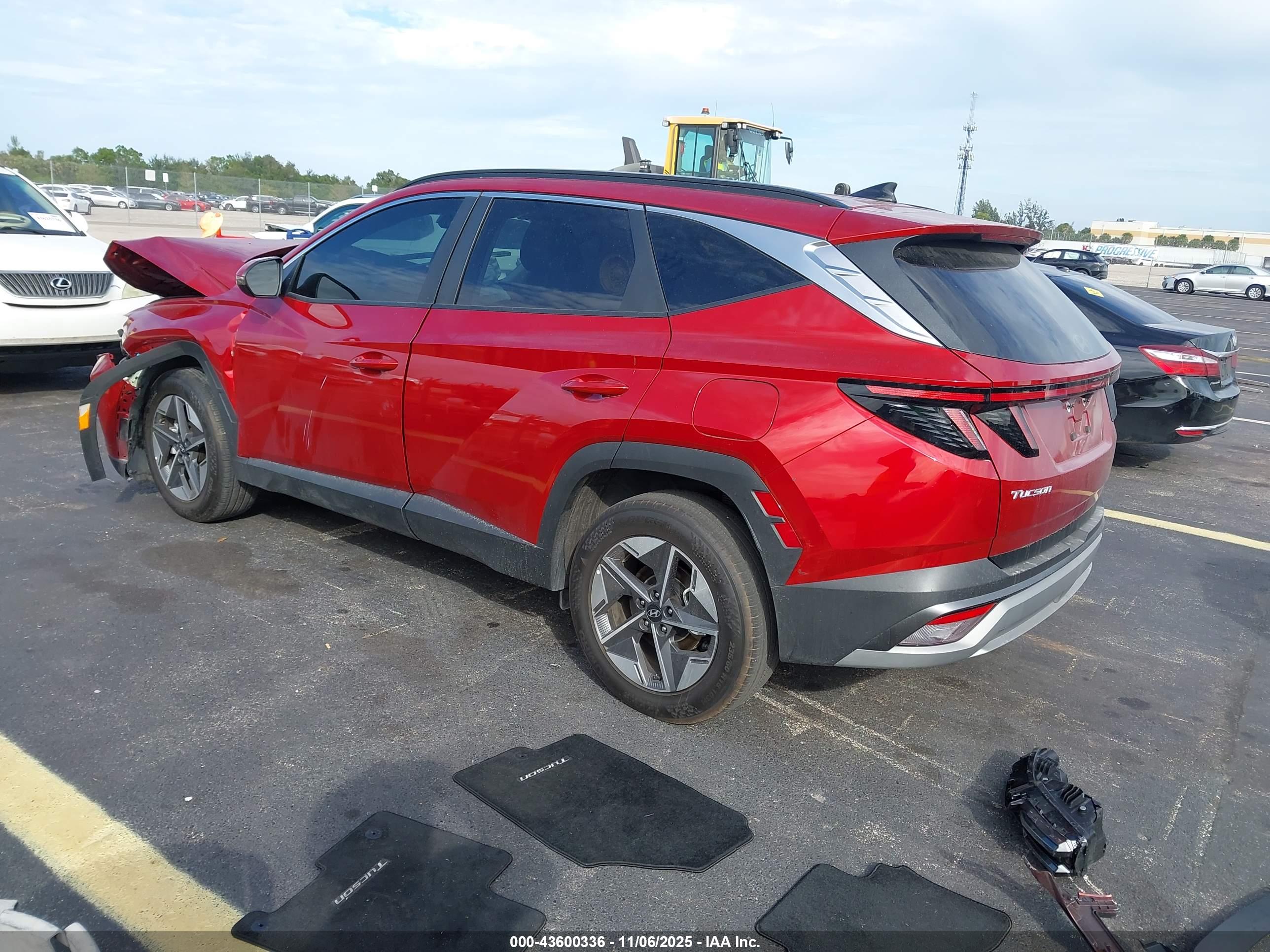 HYUNDAI TUCSON image 3