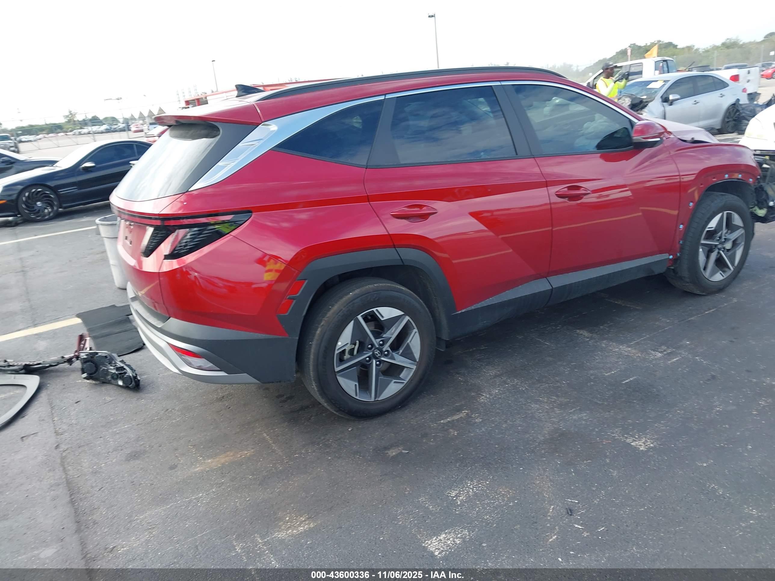 HYUNDAI TUCSON image 4