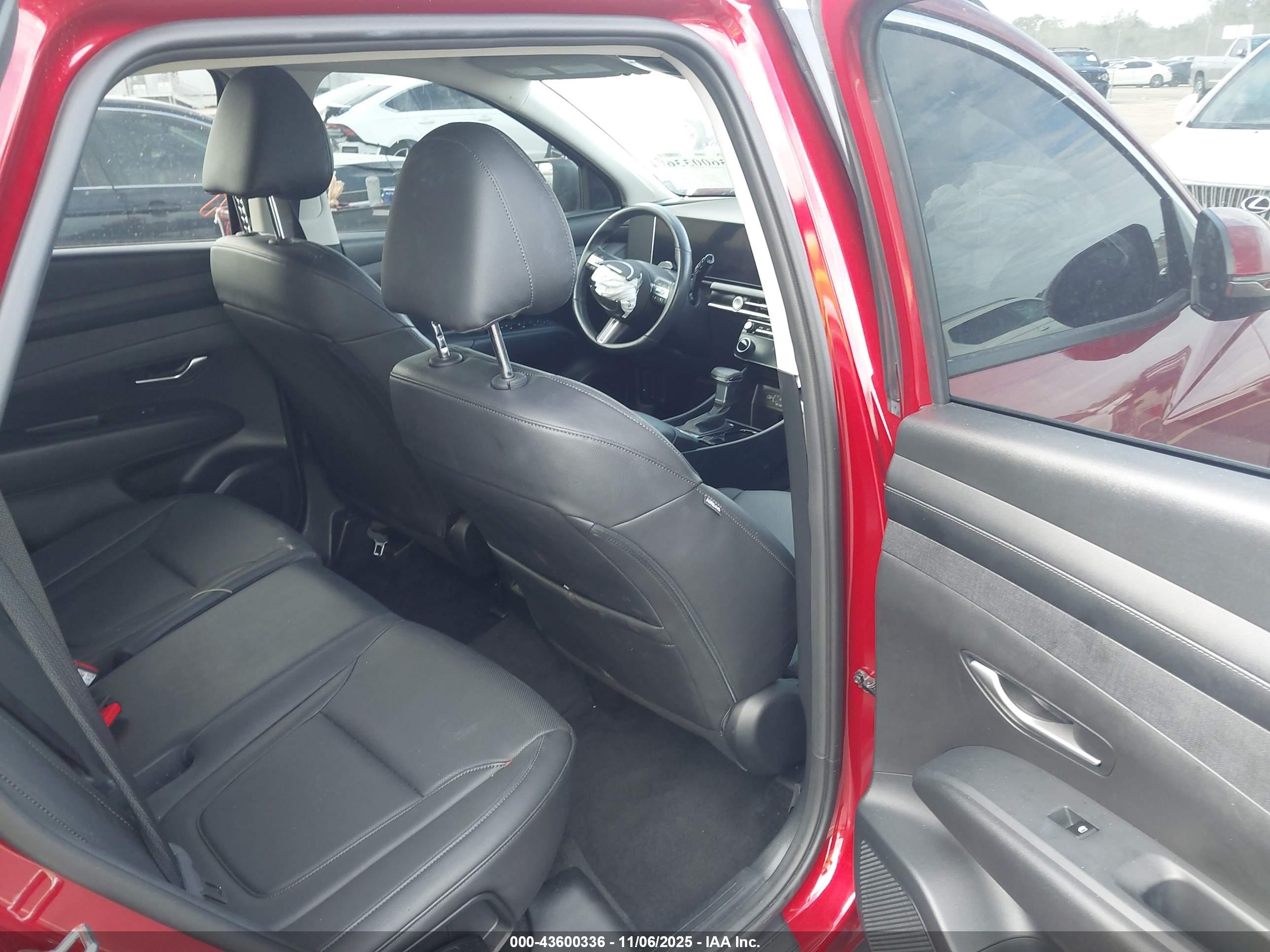 HYUNDAI TUCSON image 8