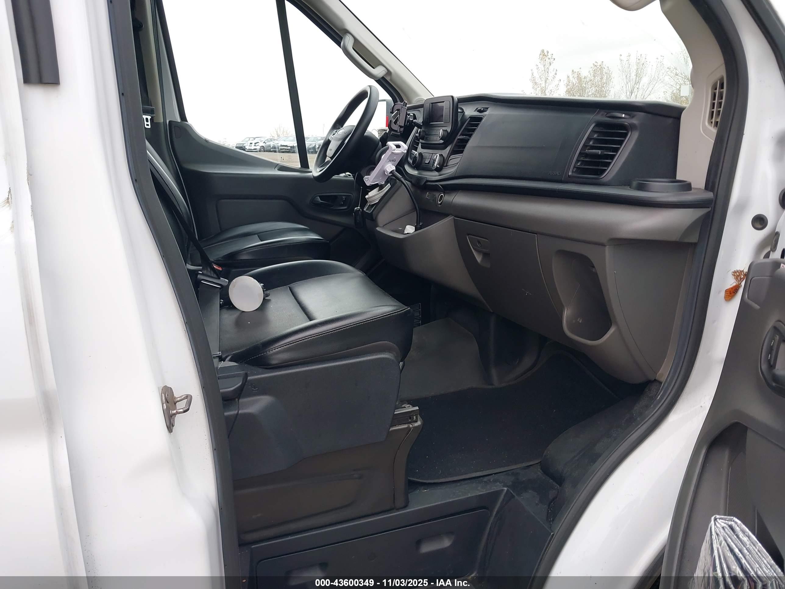 FORD TRANSIT-350 image 5