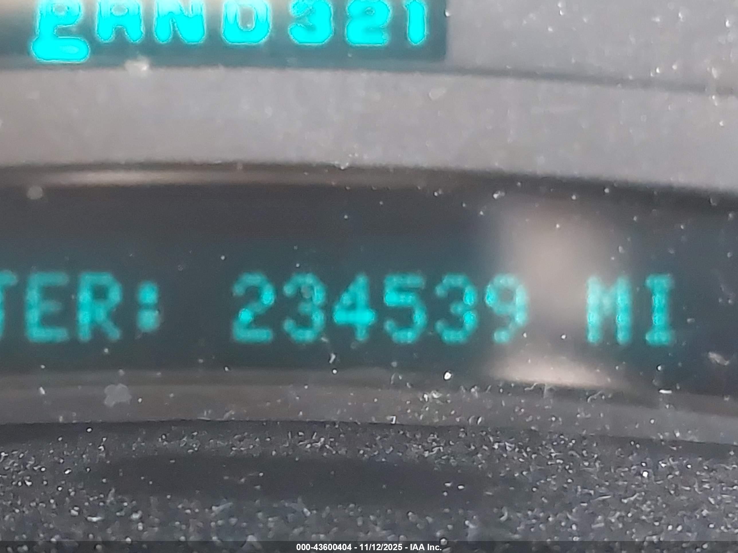 CHEVROLET TAHOE image 7
