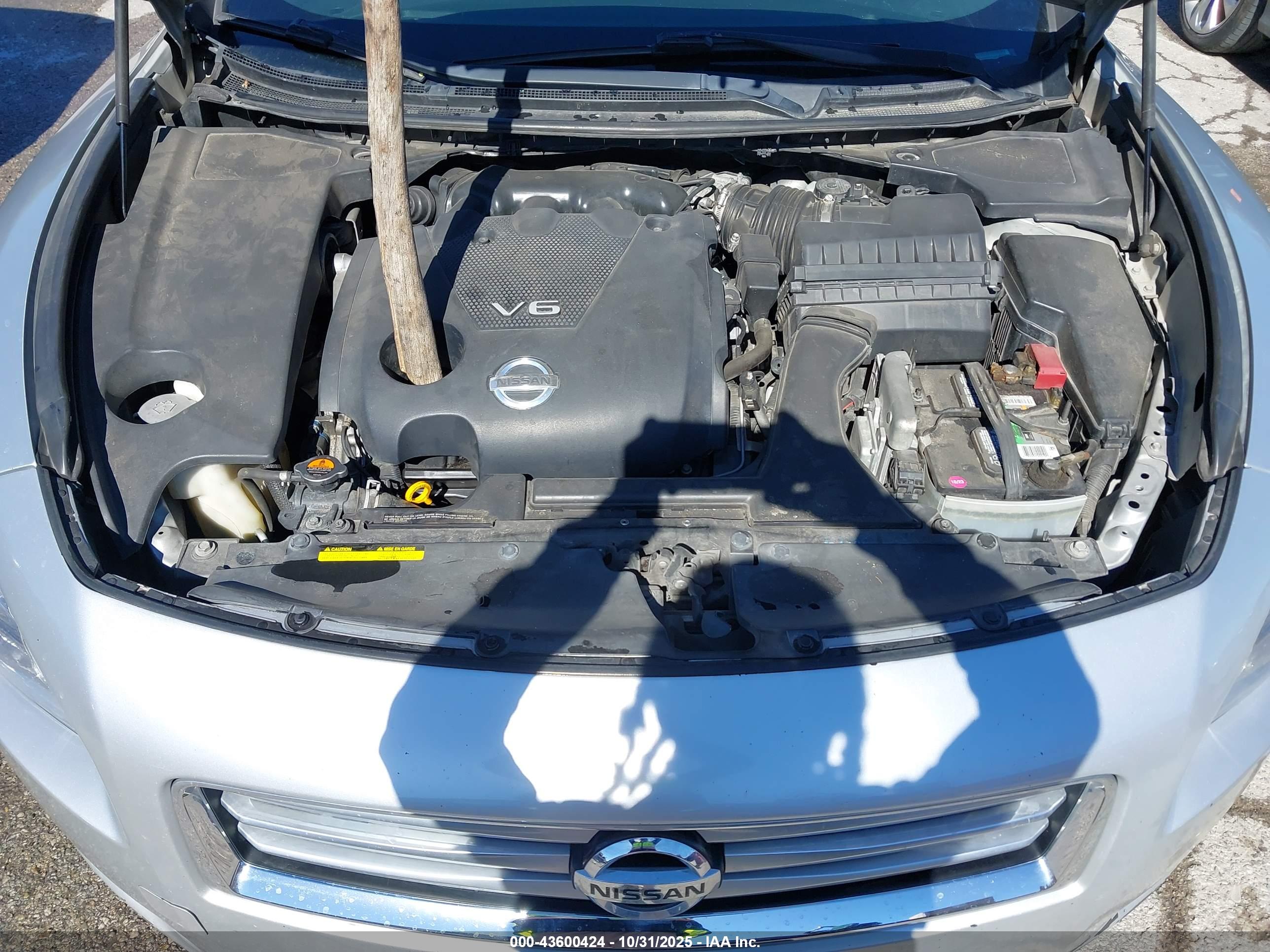 NISSAN MAXIMA image 10